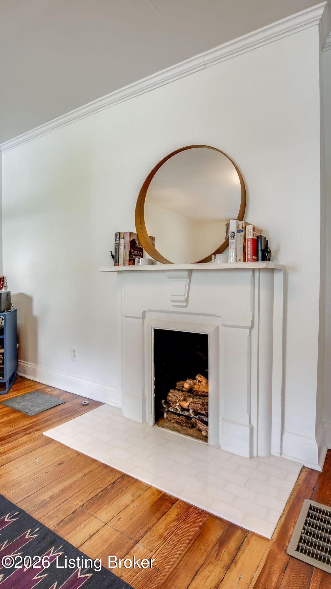 228 Saunders Ave