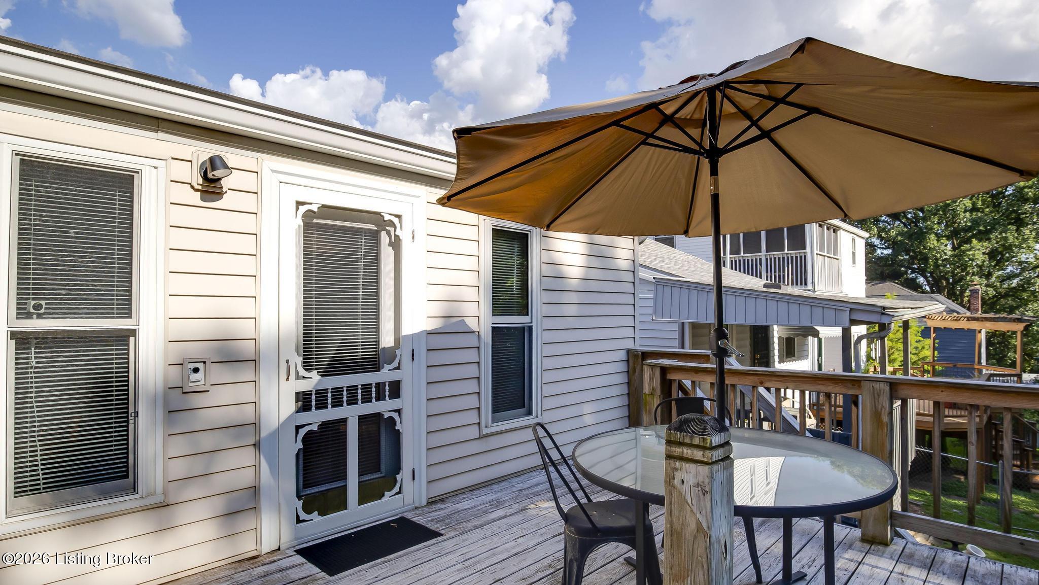 228 Saunders Ave
