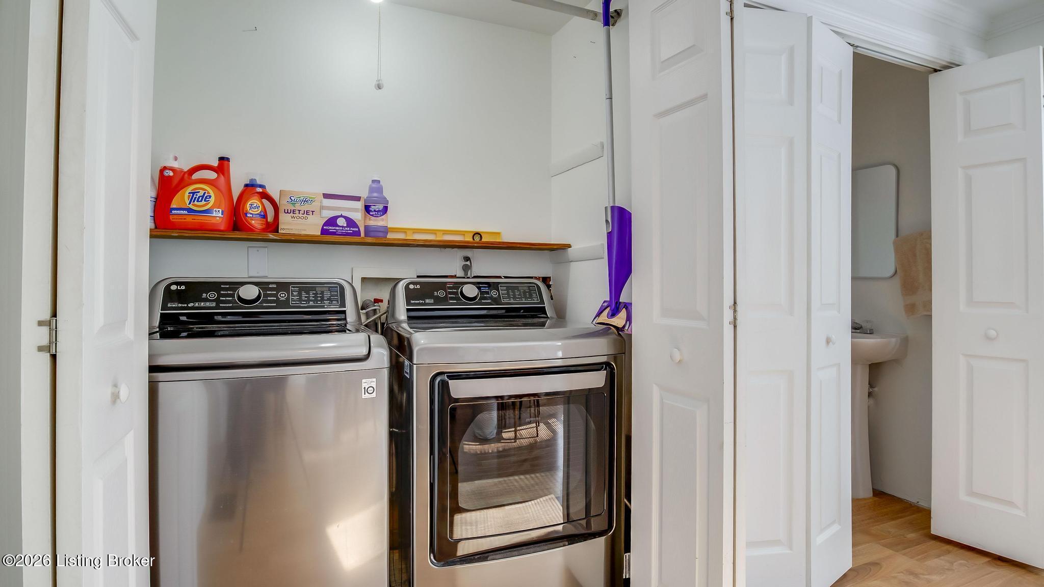 228 Saunders Ave