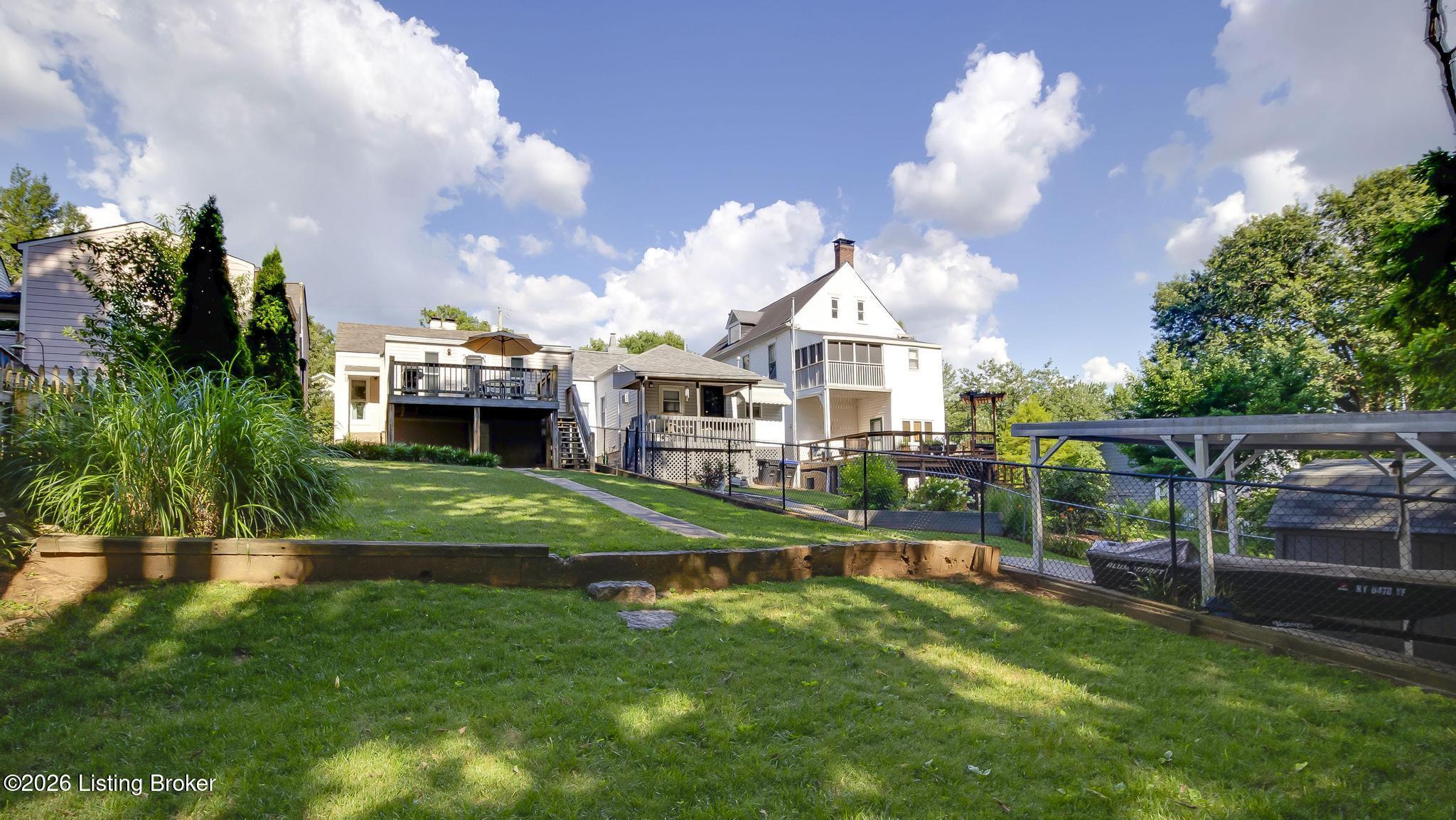 228 Saunders Ave