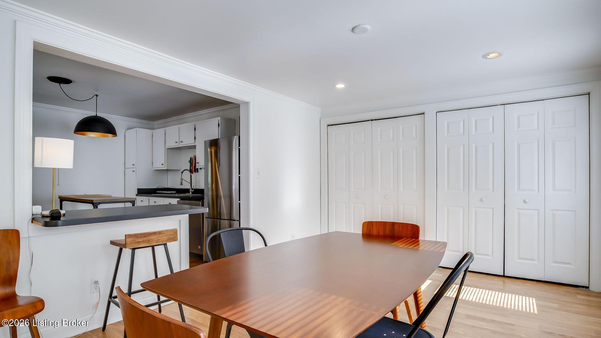 228 Saunders Ave