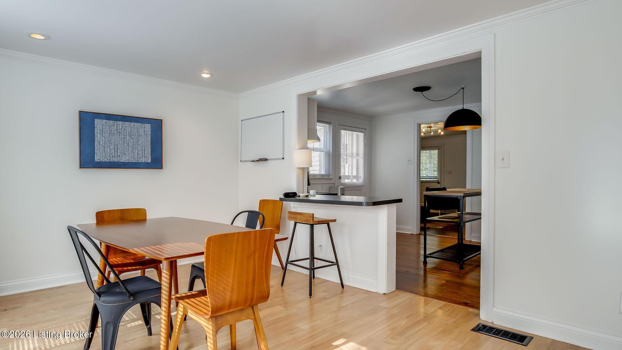 228 Saunders Ave