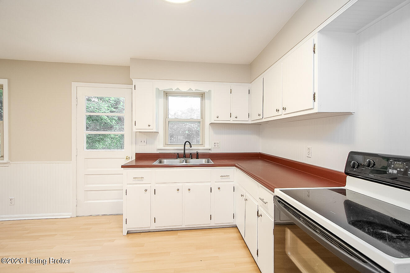 6106 Morning Glory Ln