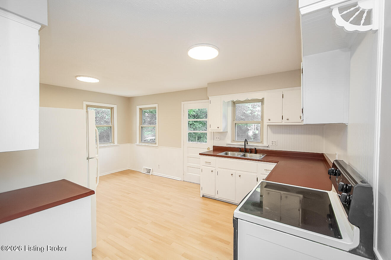 6106 Morning Glory Ln