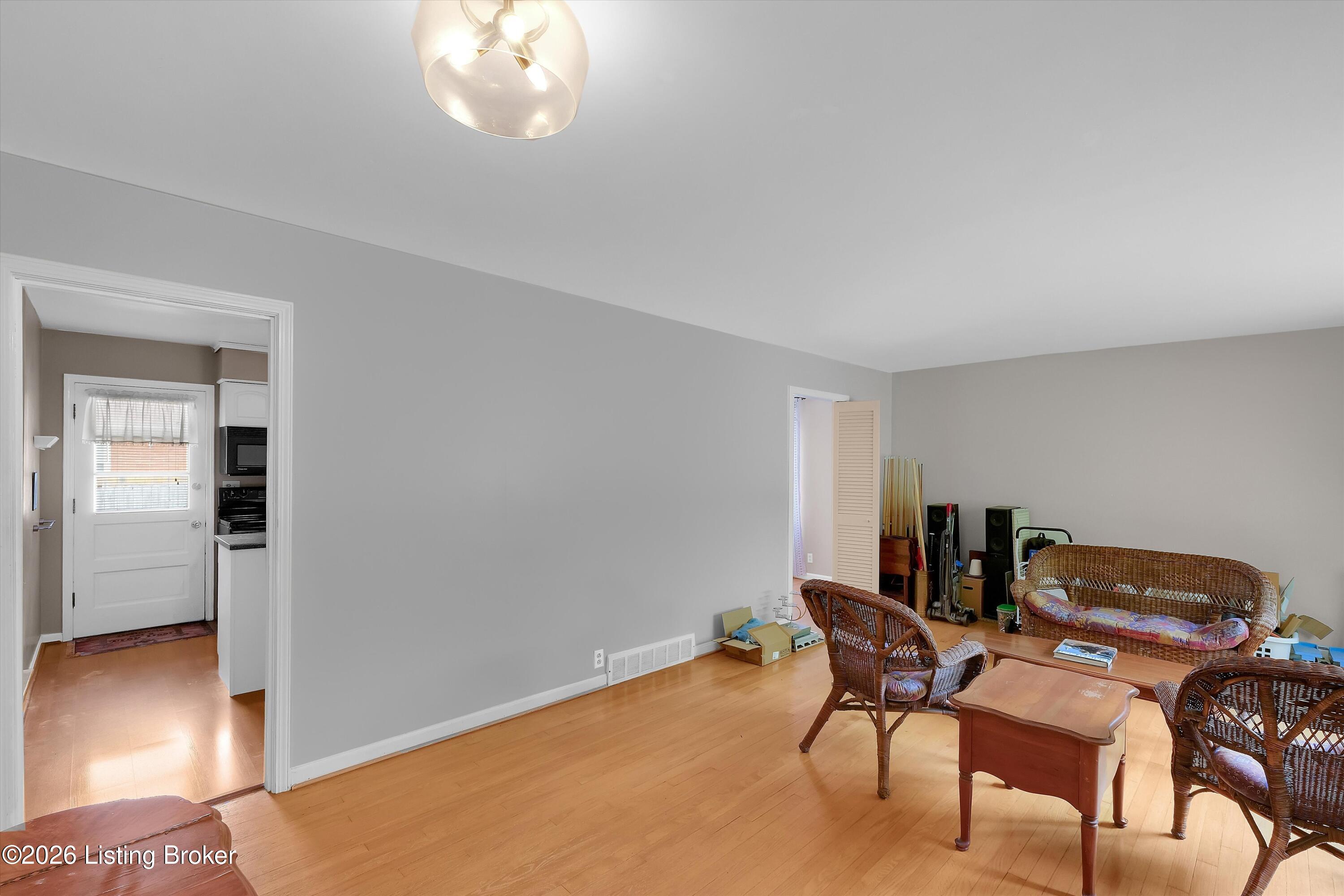 4011 Mamaroneck Rd
