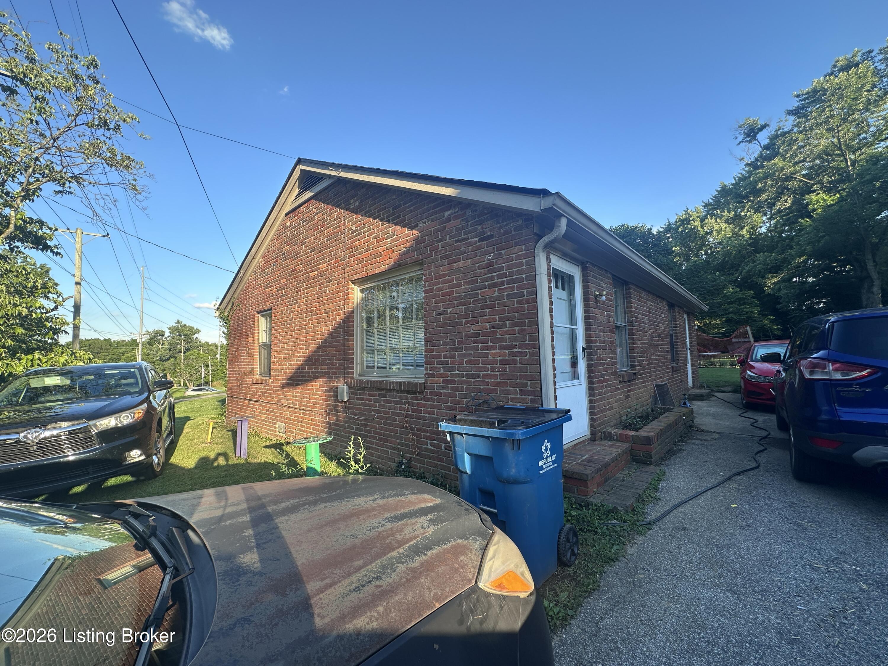 103 Eminence Pike