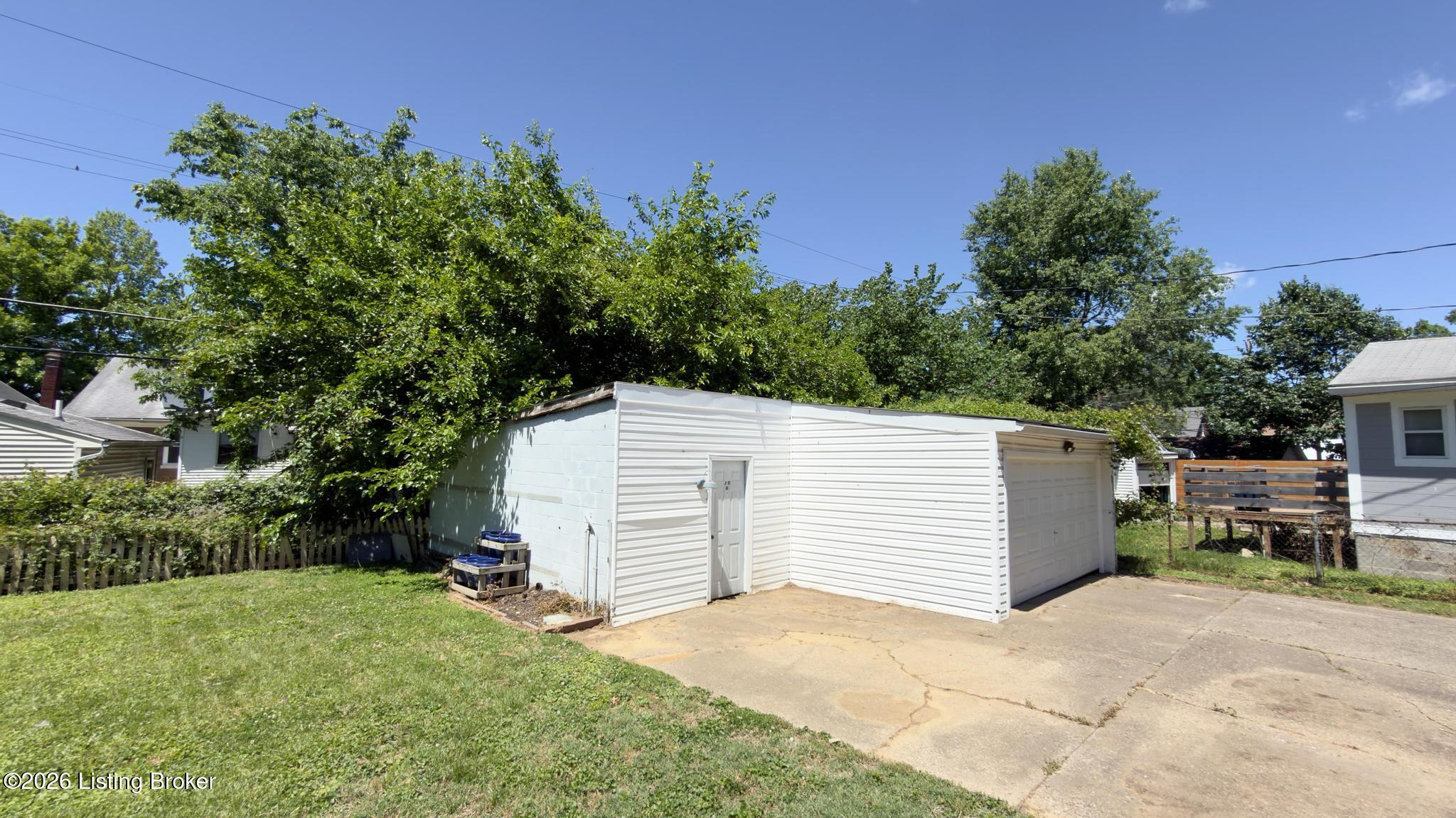 2412 Bradley Ave