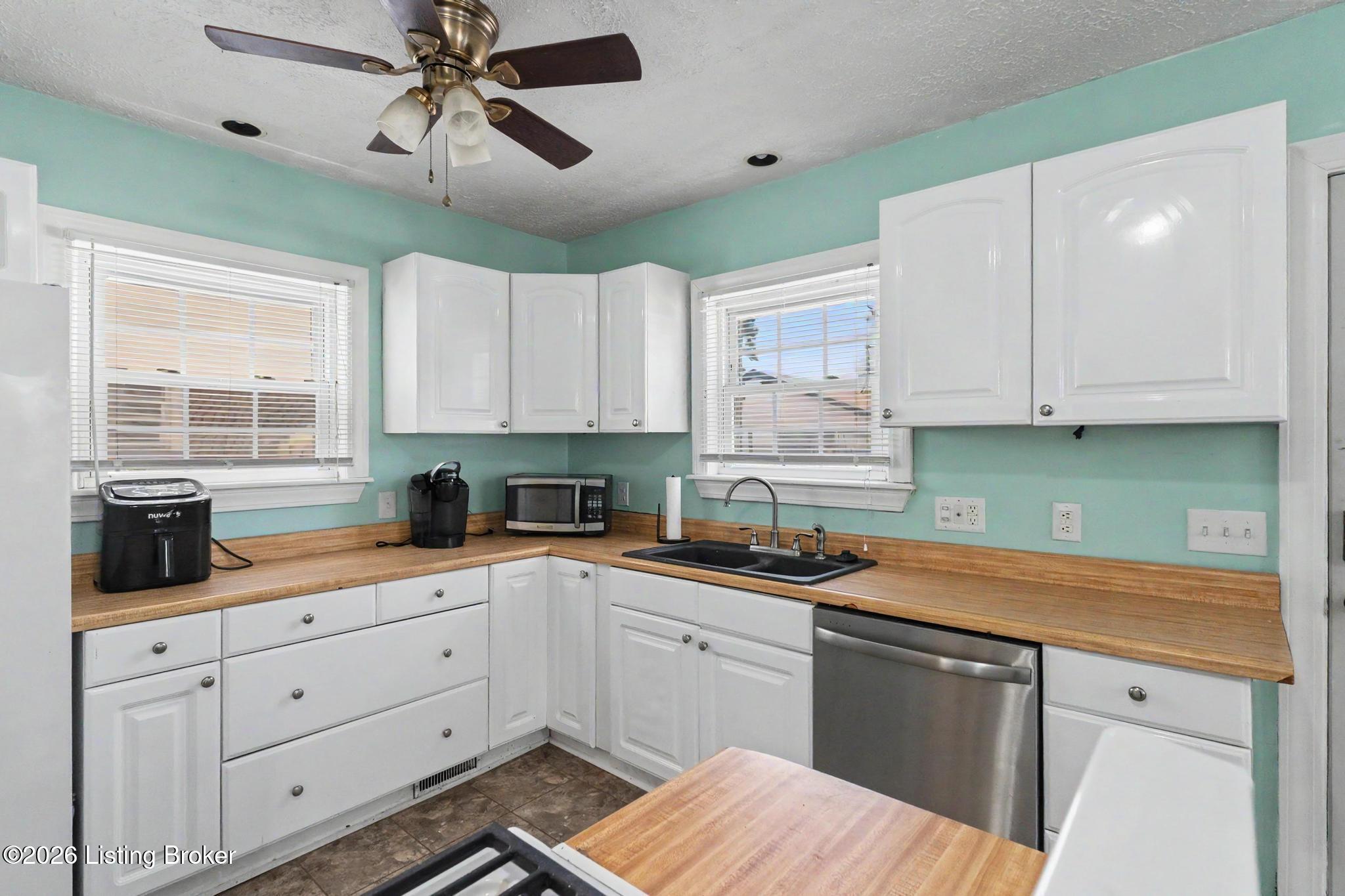 2412 Bradley Ave