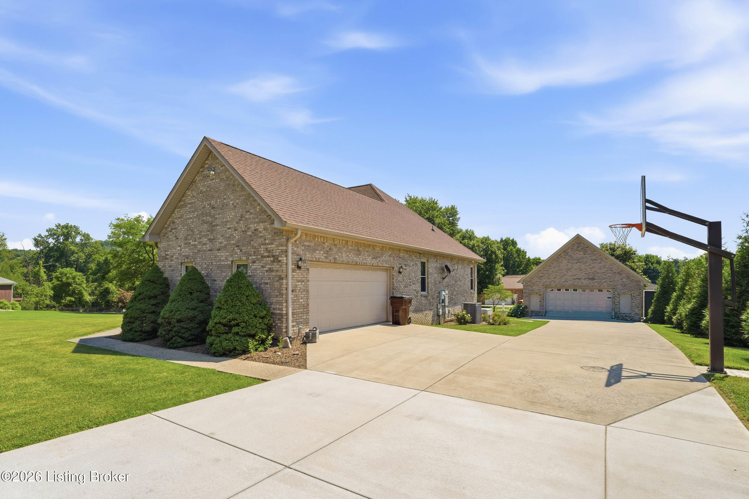 360 Aquaview Dr