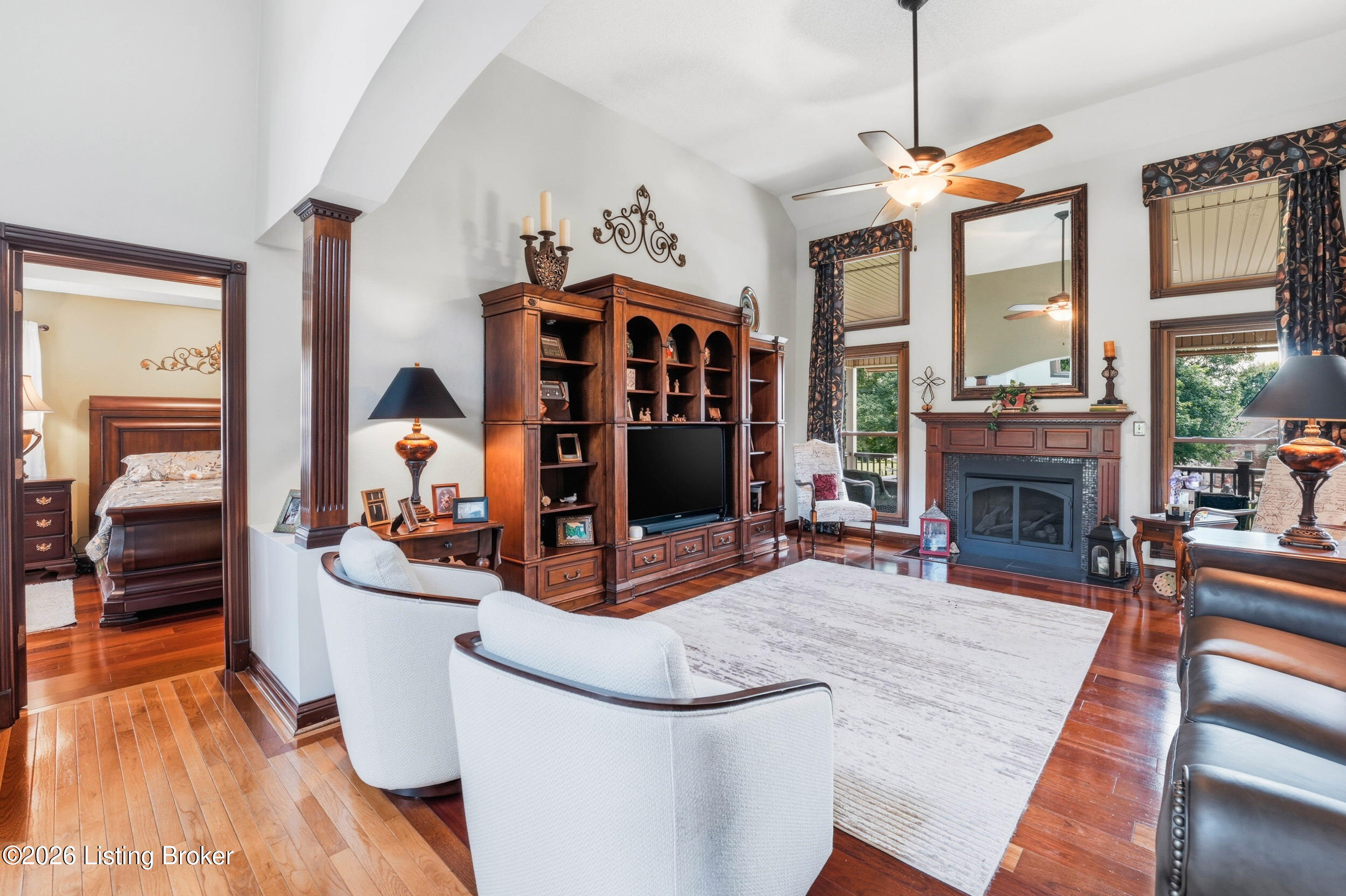 360 Aquaview Dr