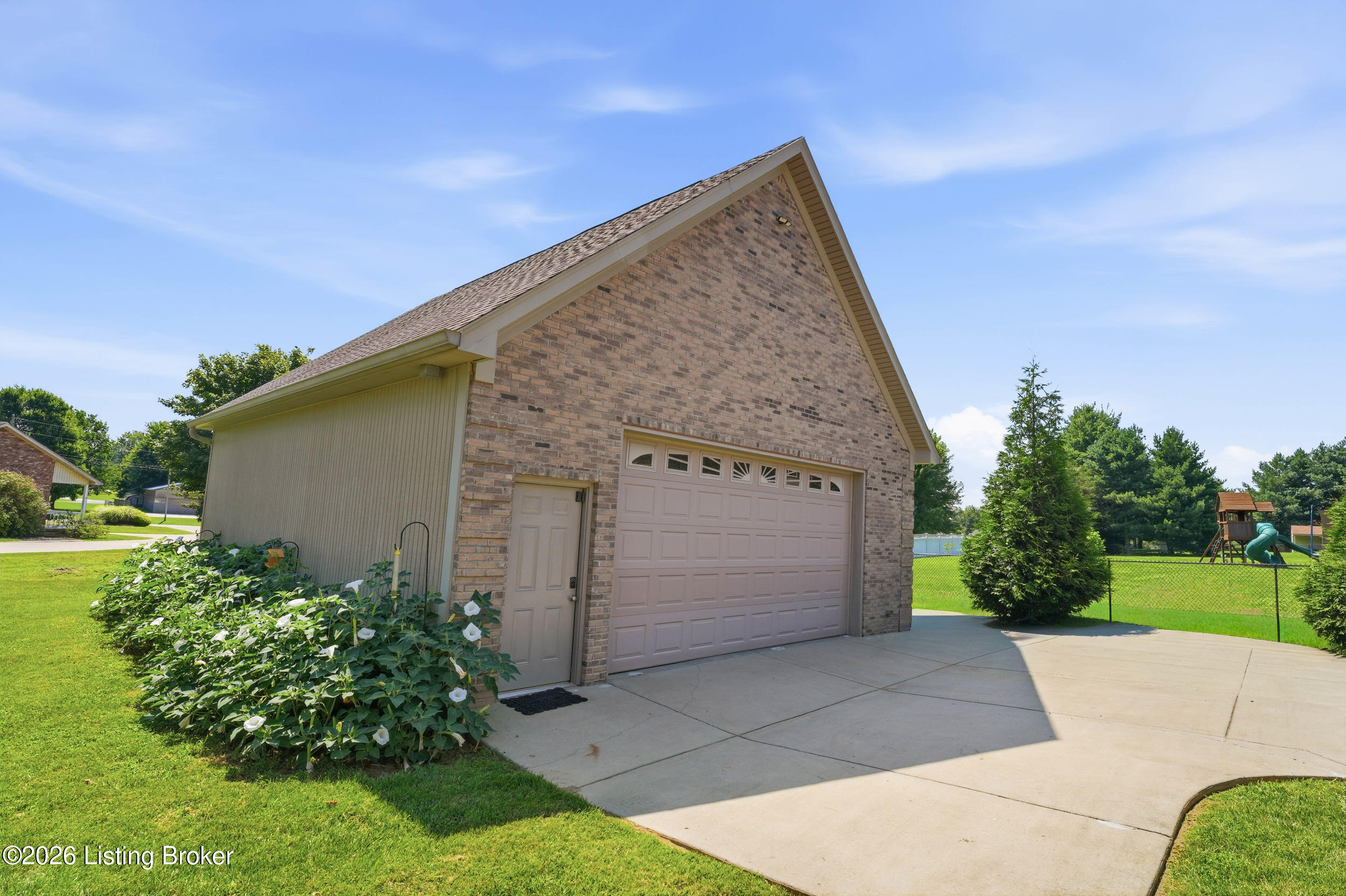 360 Aquaview Dr