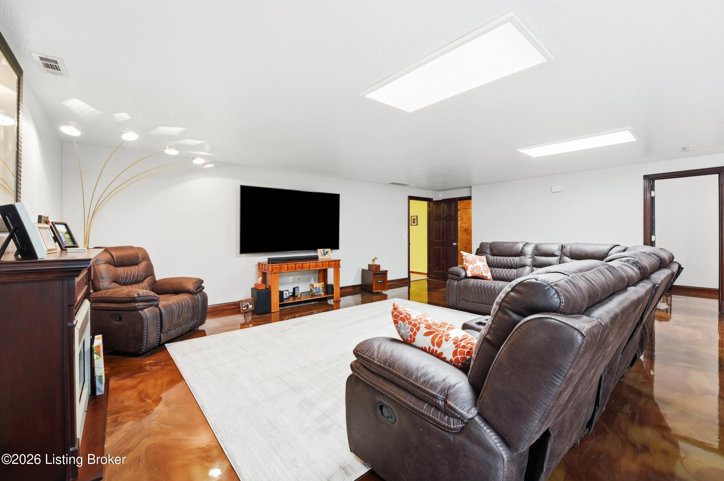 360 Aquaview Dr