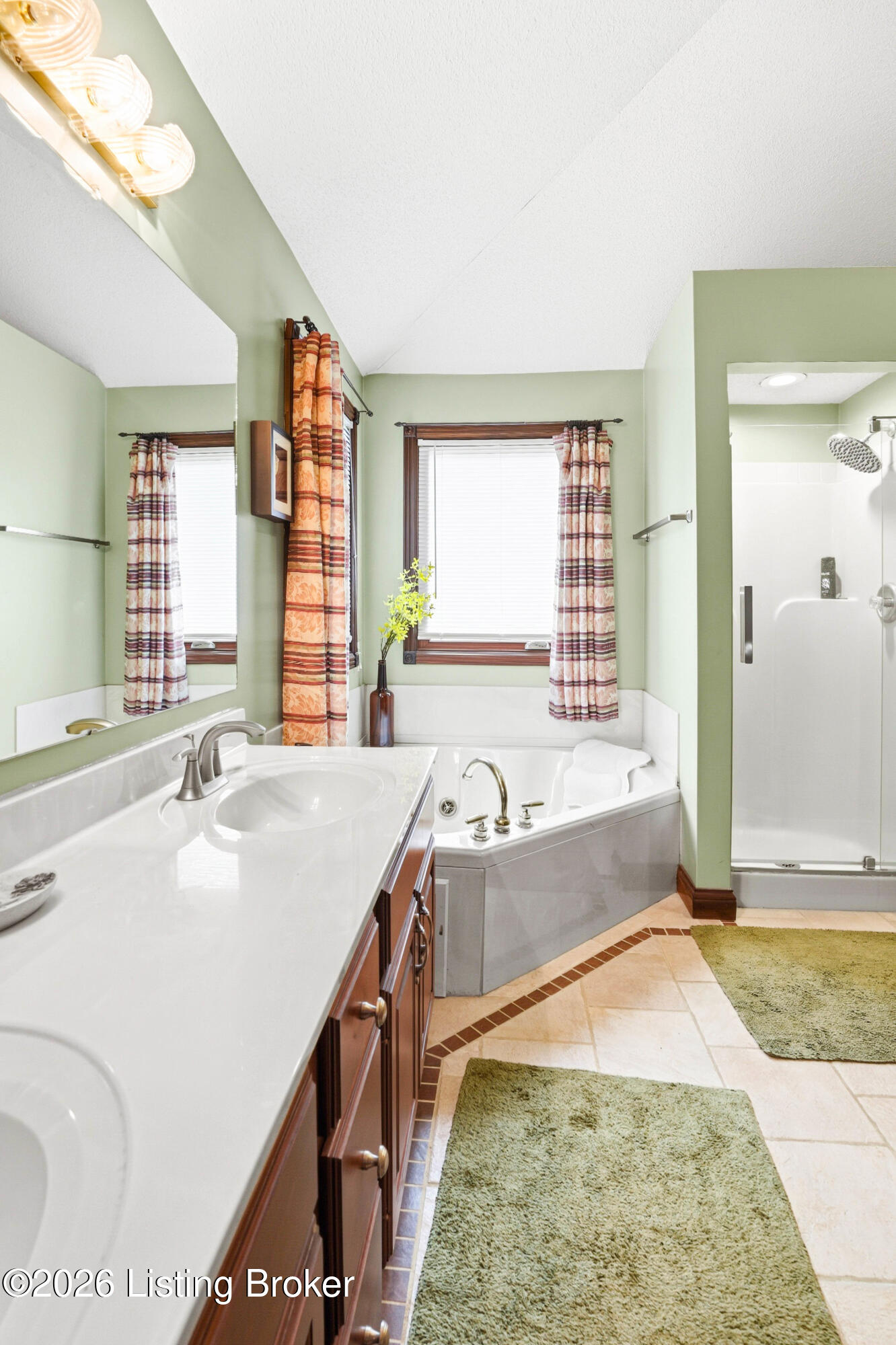 360 Aquaview Dr