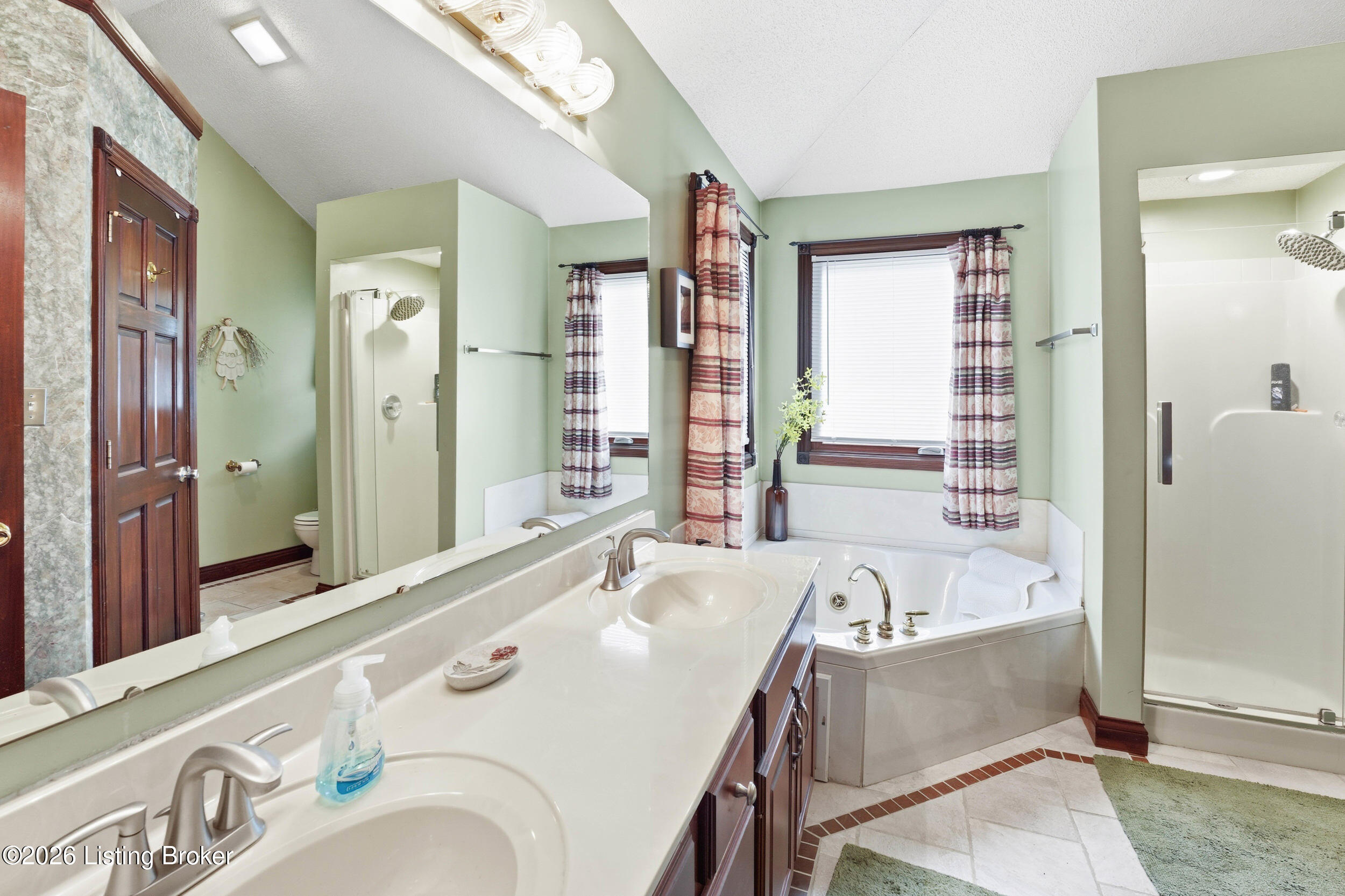 360 Aquaview Dr