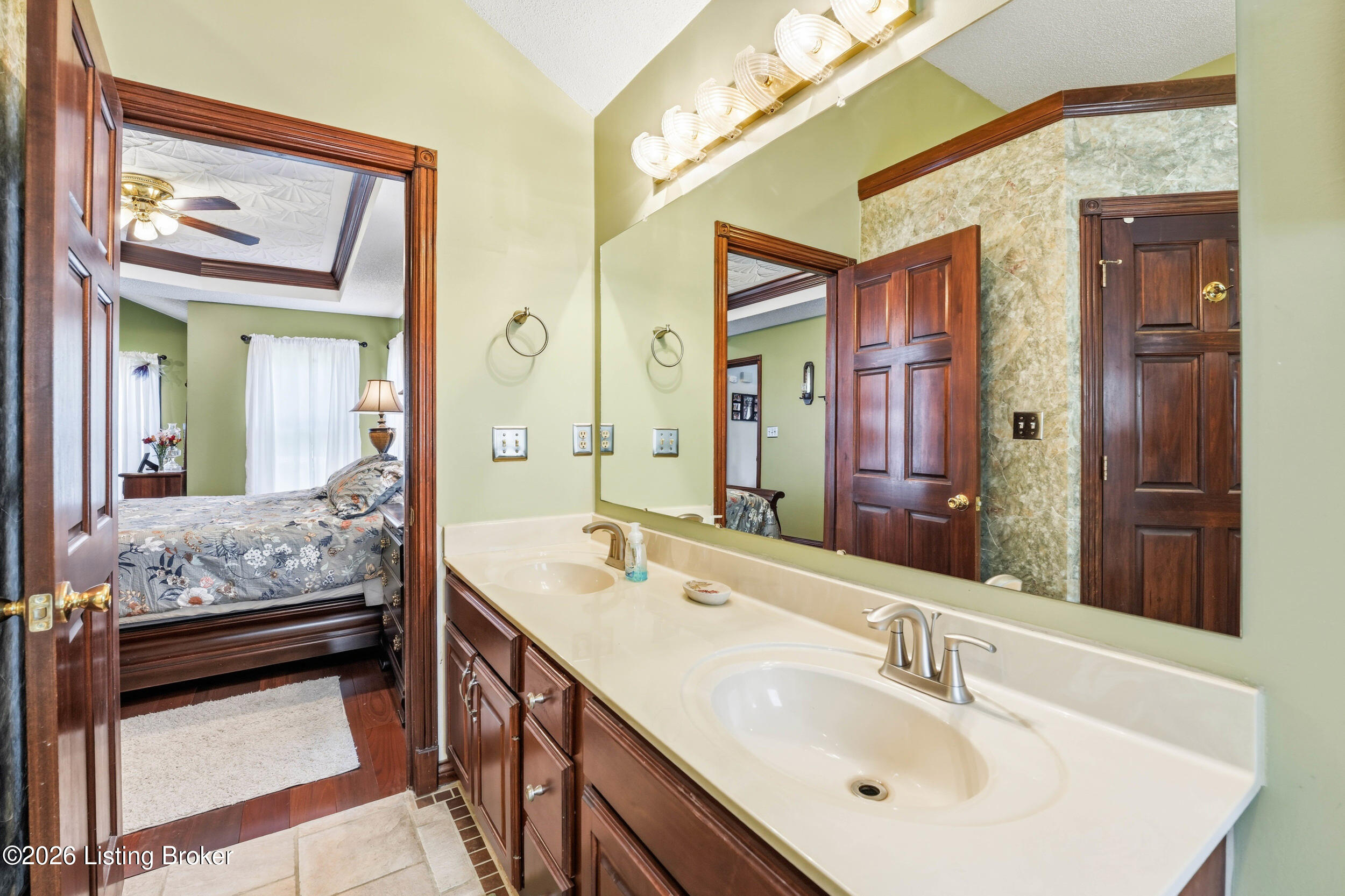 360 Aquaview Dr