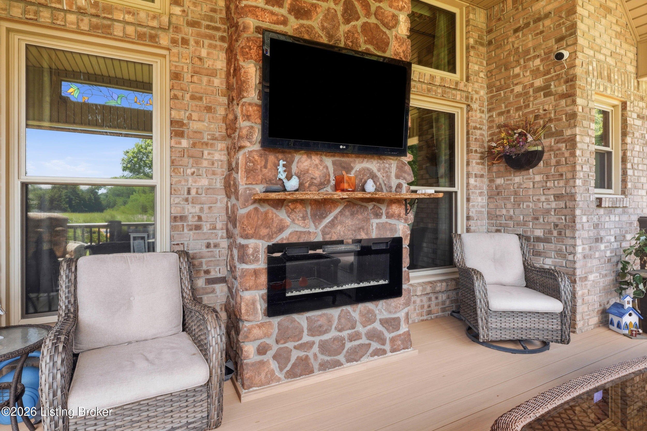 360 Aquaview Dr
