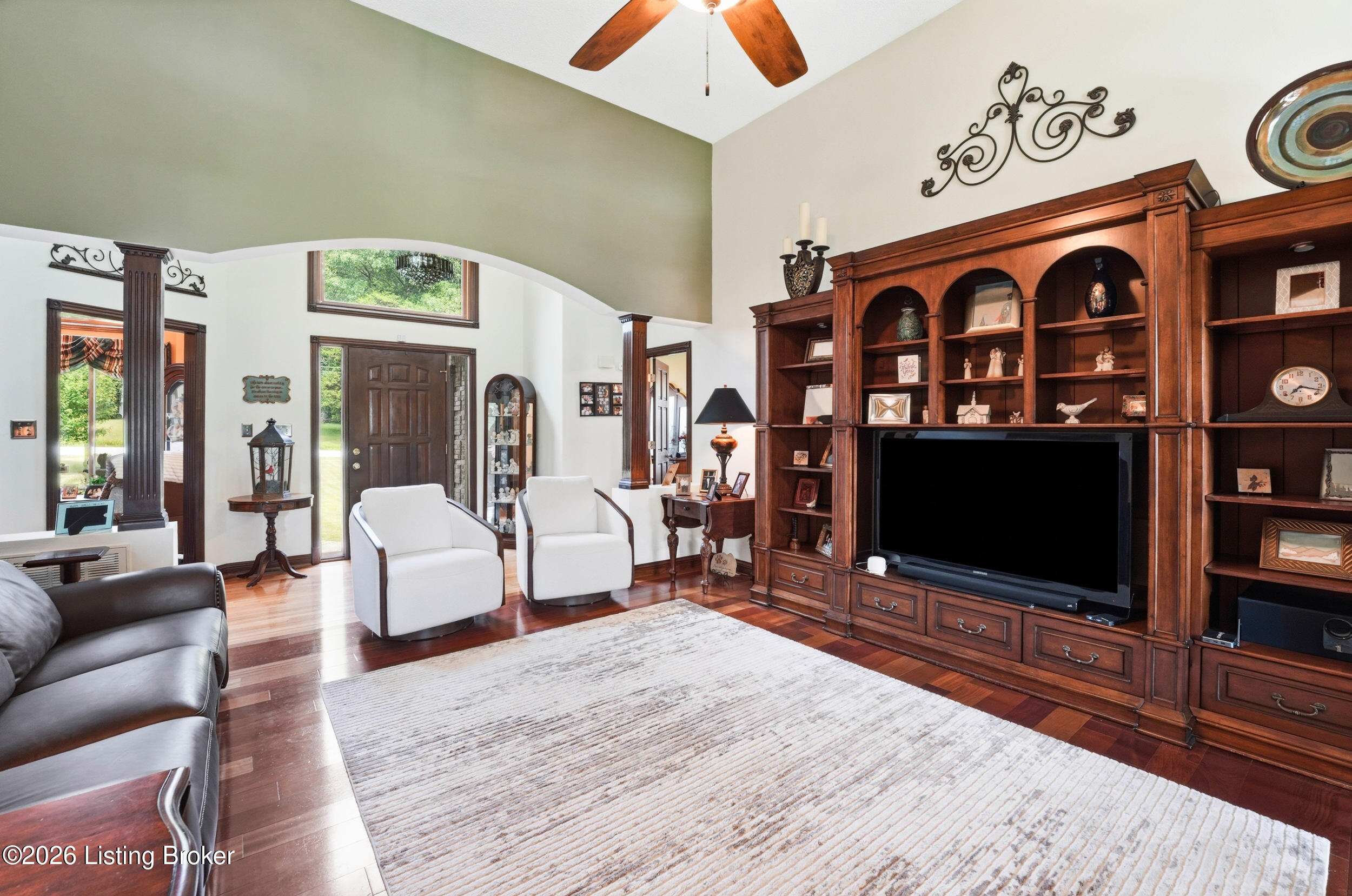 360 Aquaview Dr