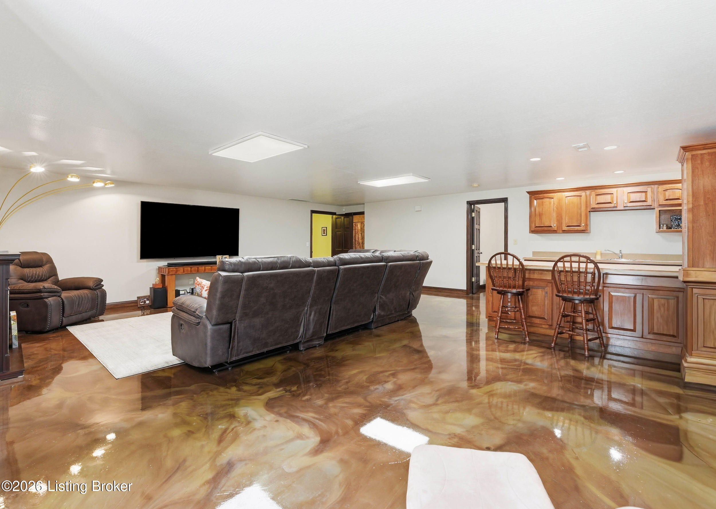 360 Aquaview Dr