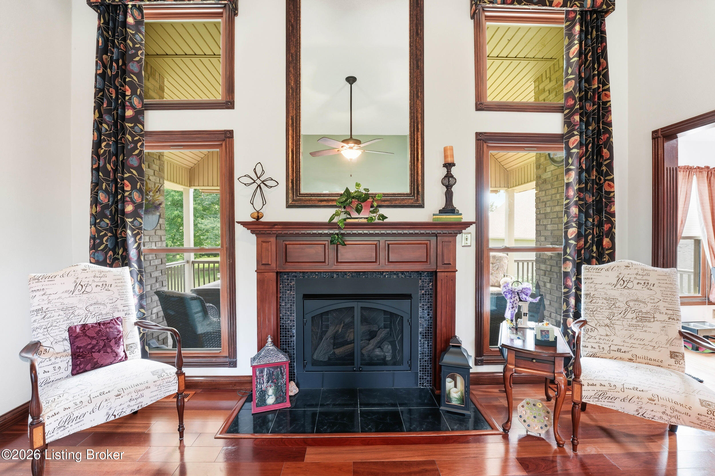 360 Aquaview Dr