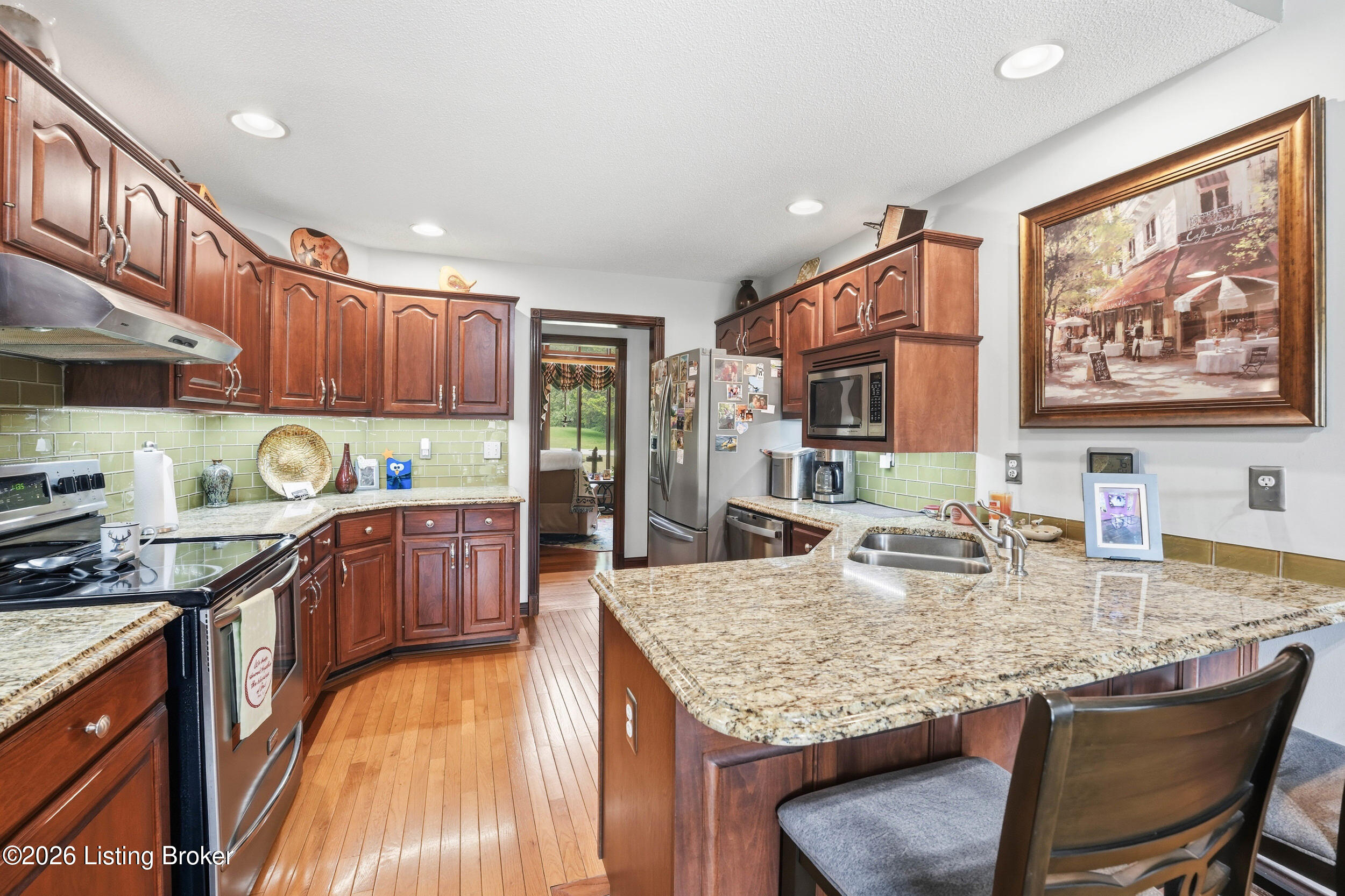 360 Aquaview Dr