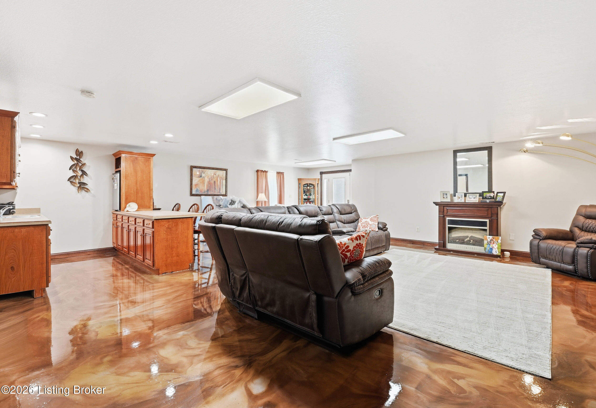 360 Aquaview Dr