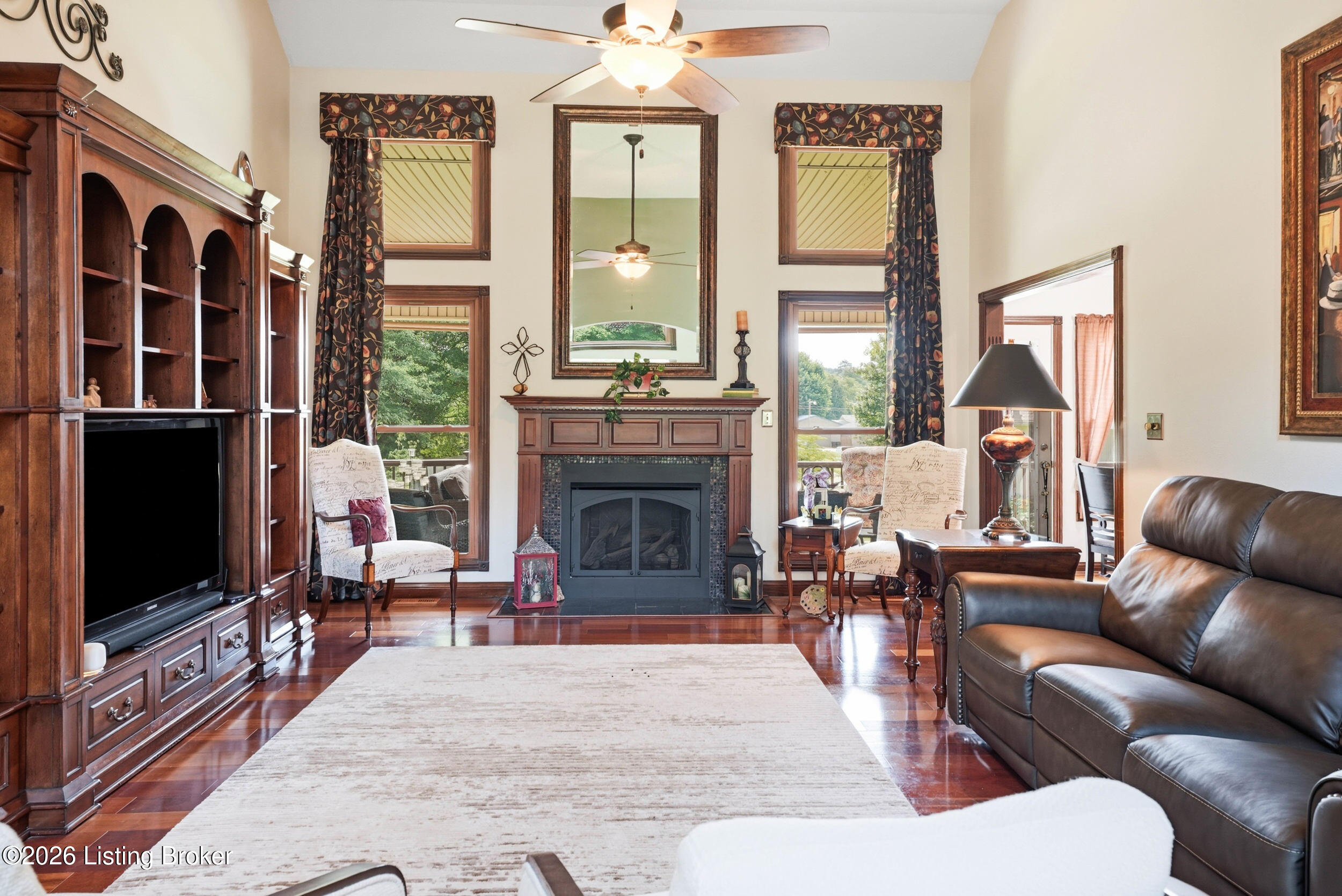 360 Aquaview Dr