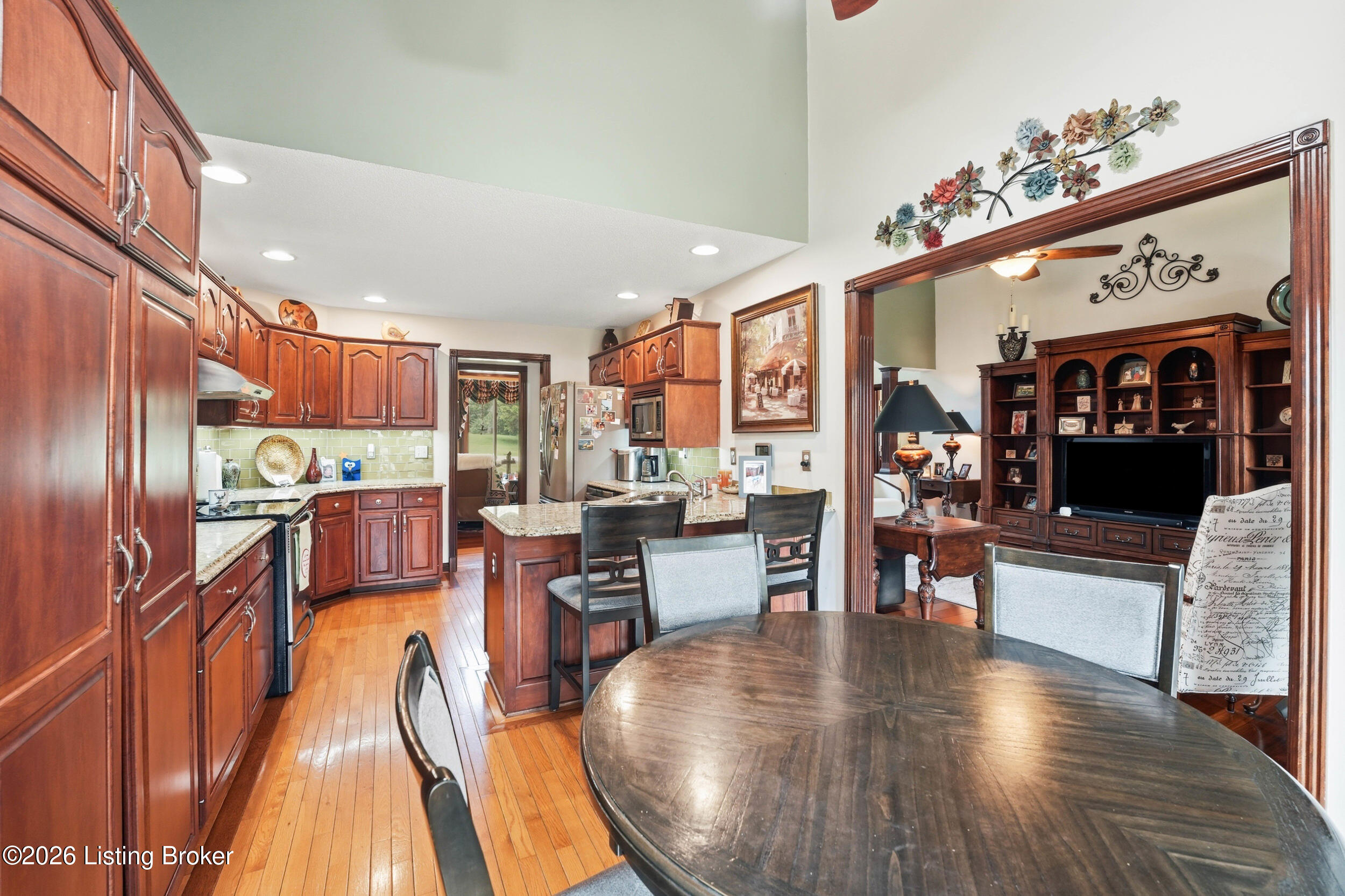 360 Aquaview Dr