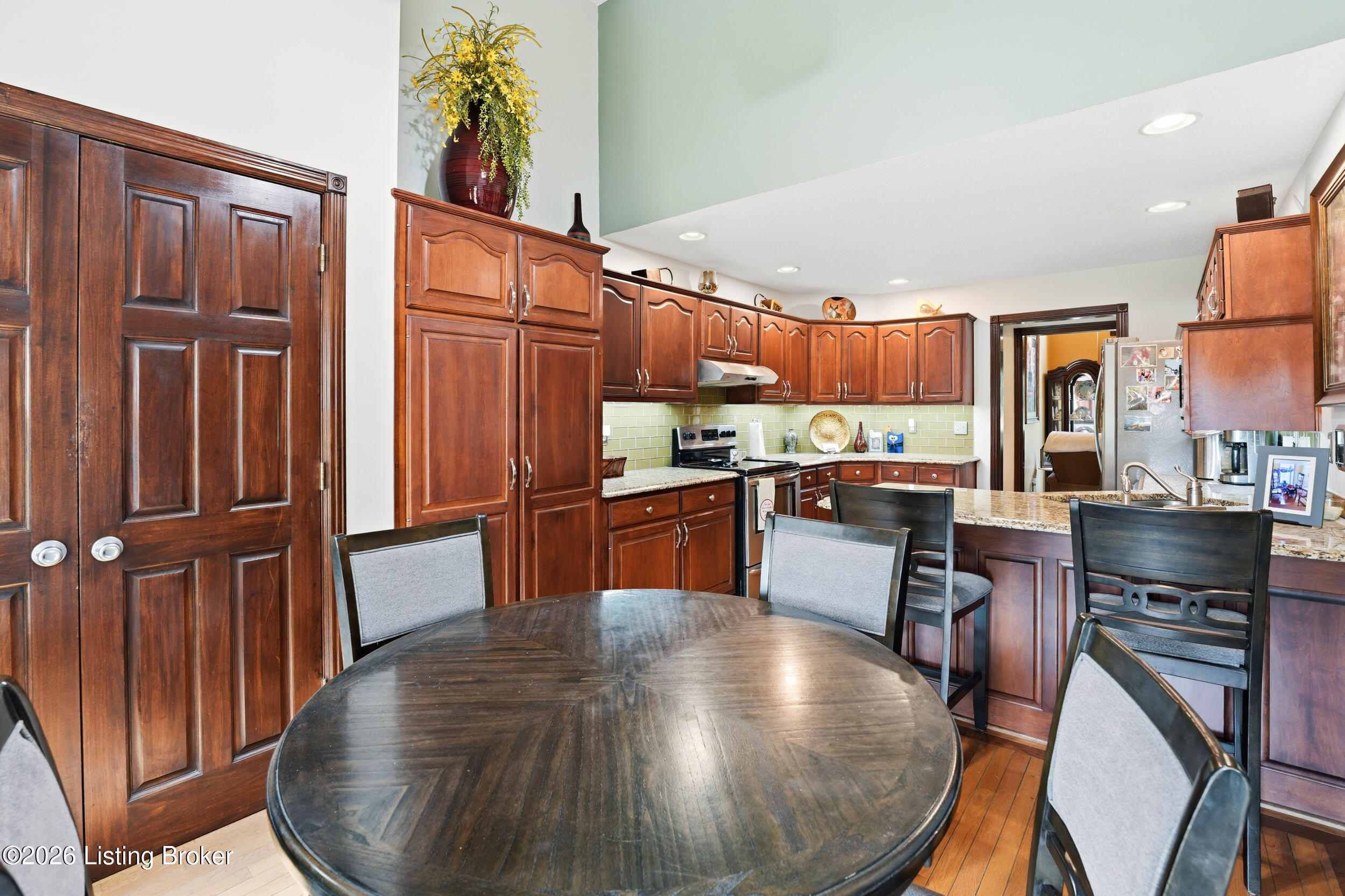 360 Aquaview Dr
