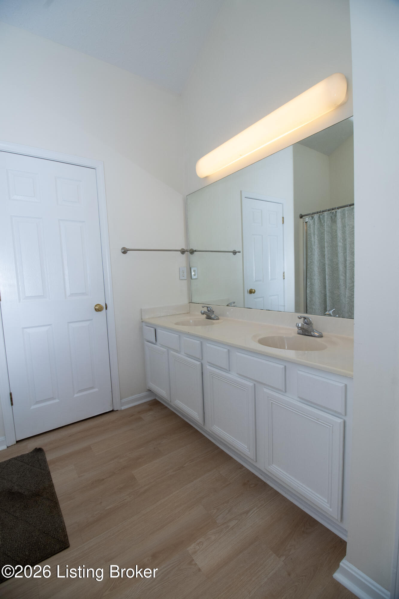930 Woodland Ridge Cir