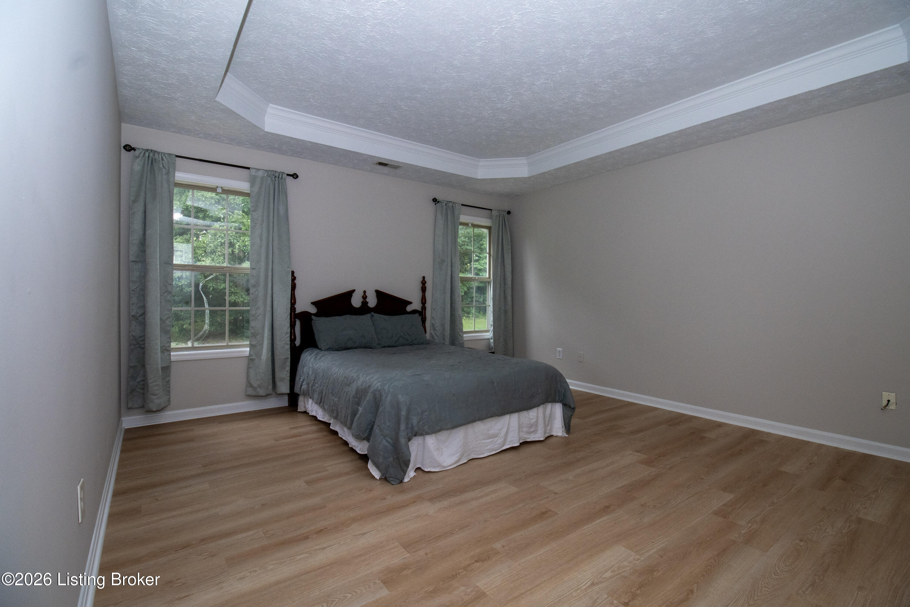 930 Woodland Ridge Cir