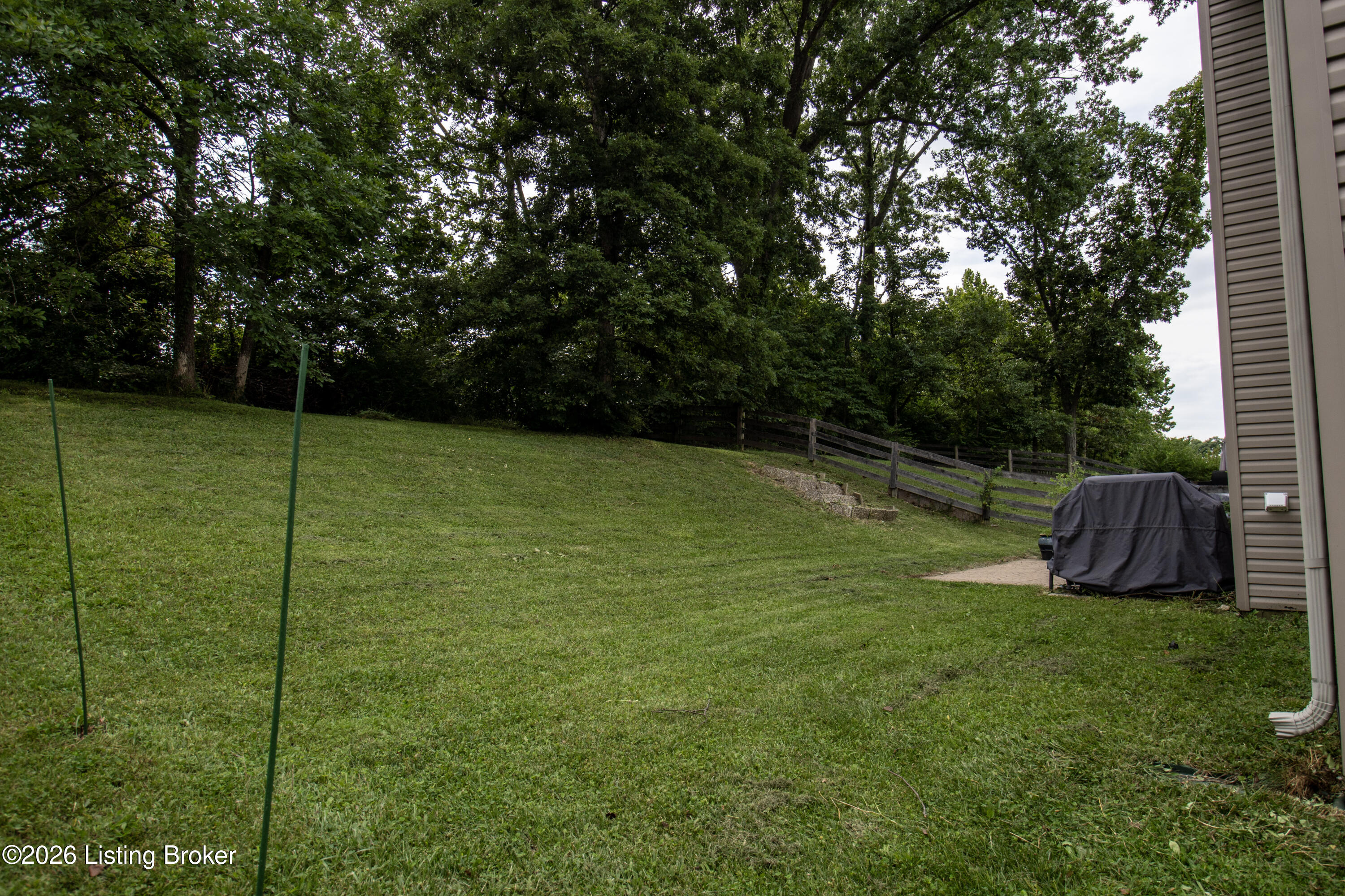 930 Woodland Ridge Cir