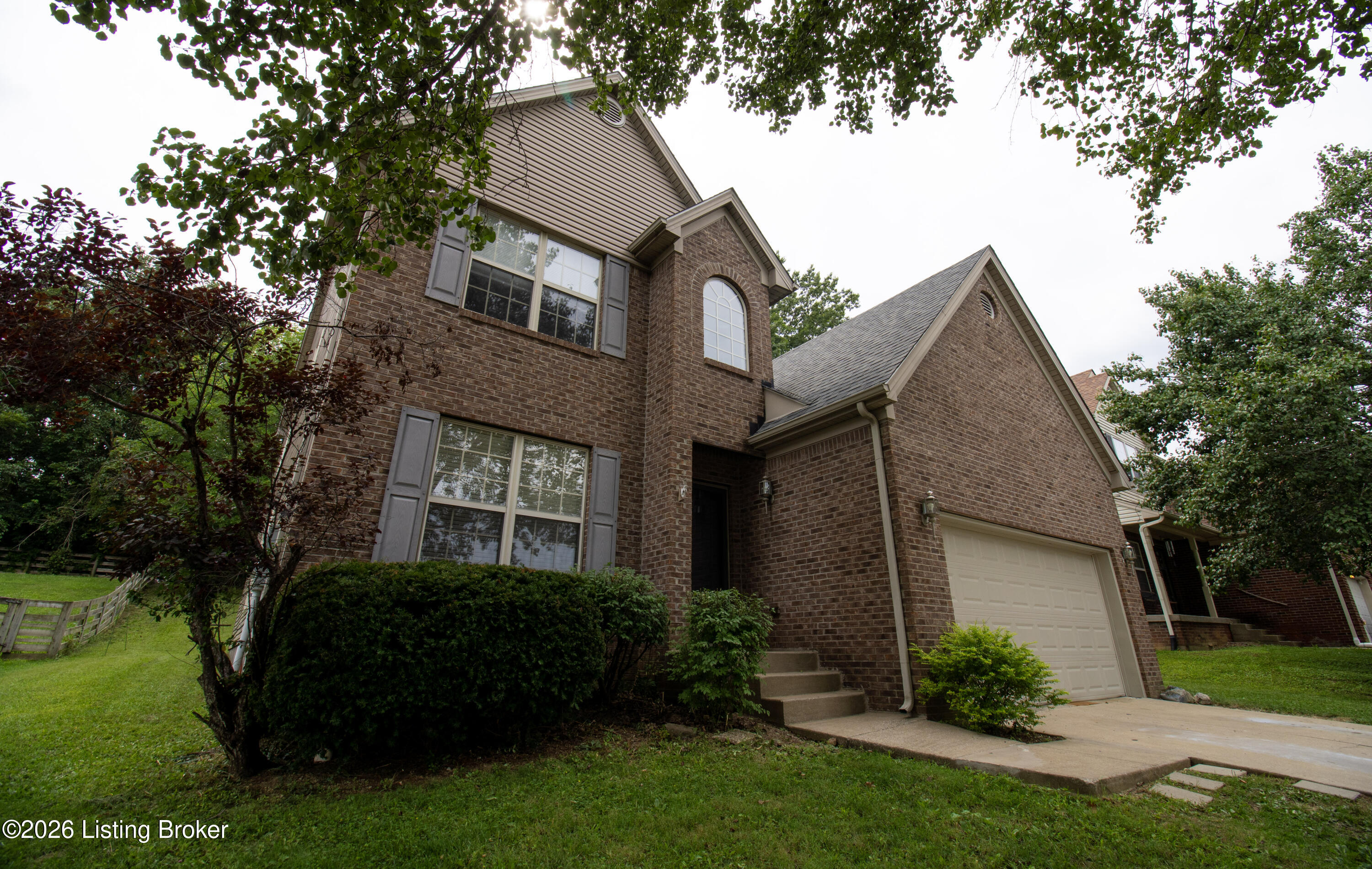 930 Woodland Ridge Cir