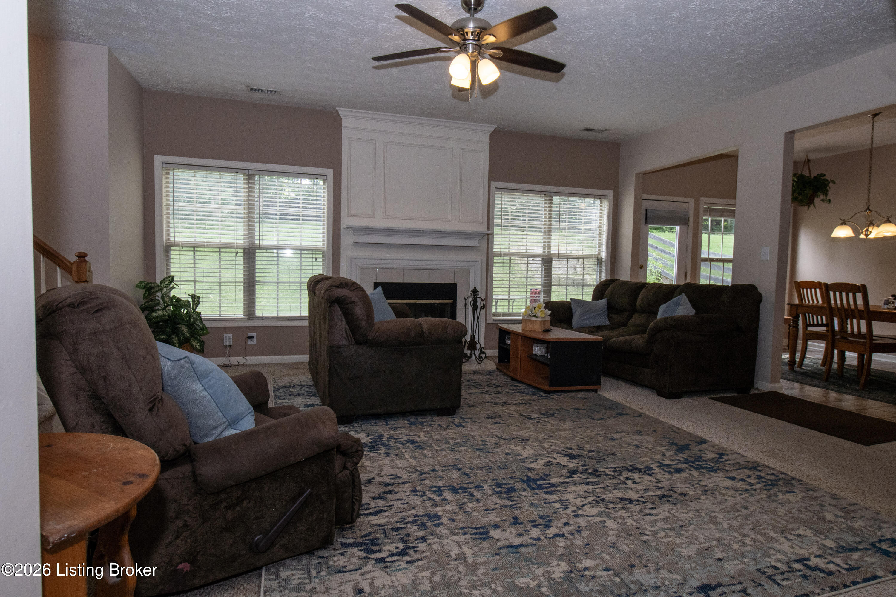 930 Woodland Ridge Cir