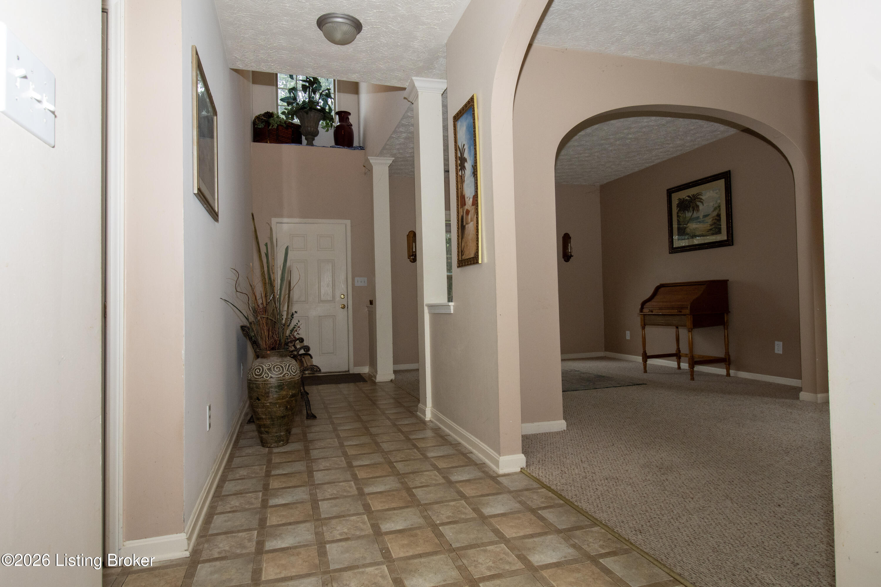 930 Woodland Ridge Cir