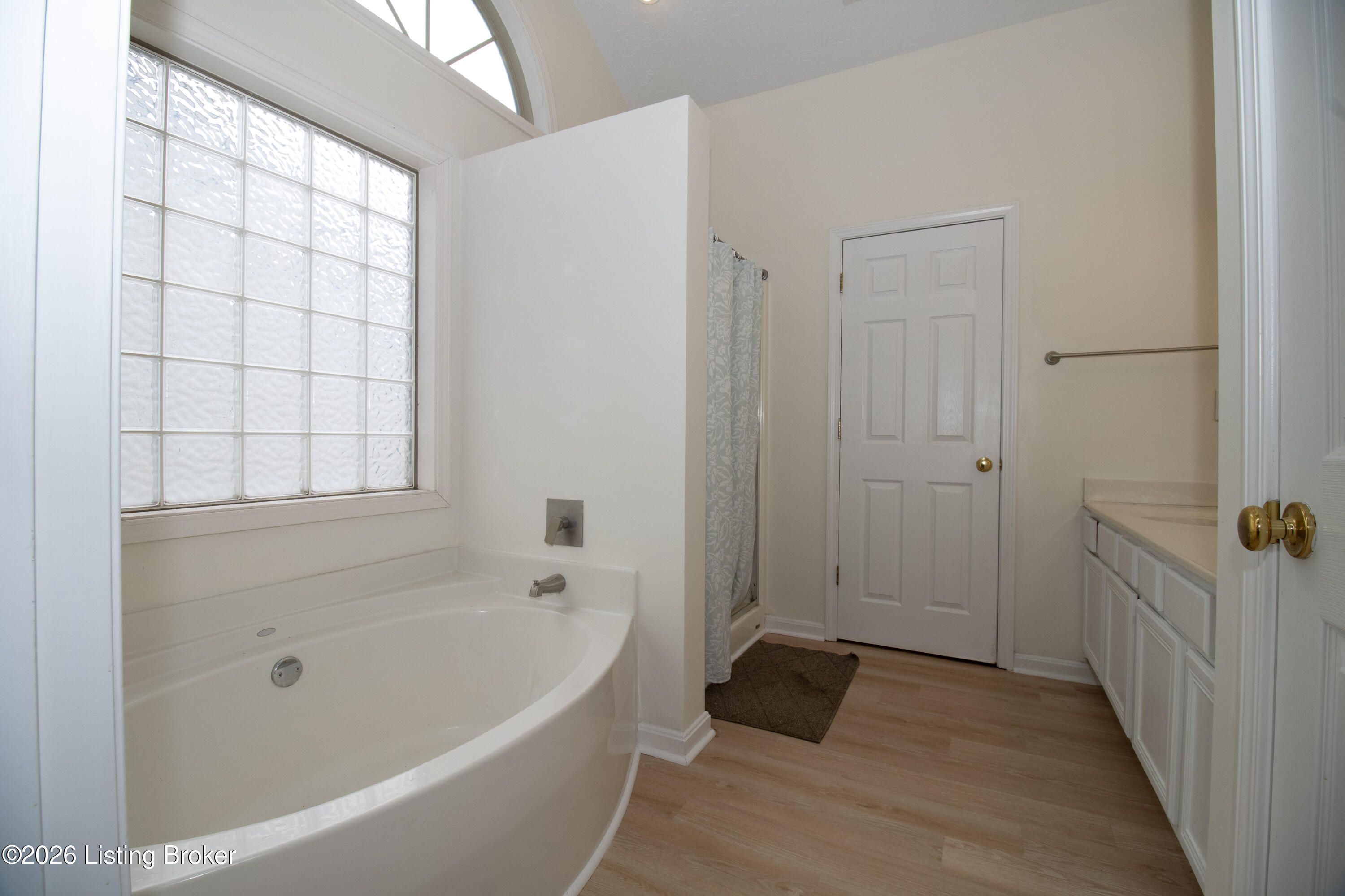 930 Woodland Ridge Cir
