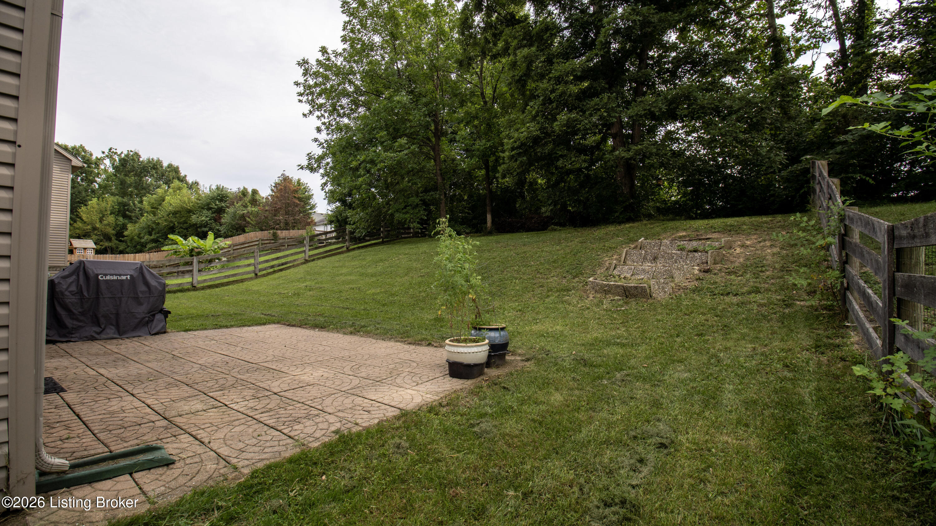 930 Woodland Ridge Cir