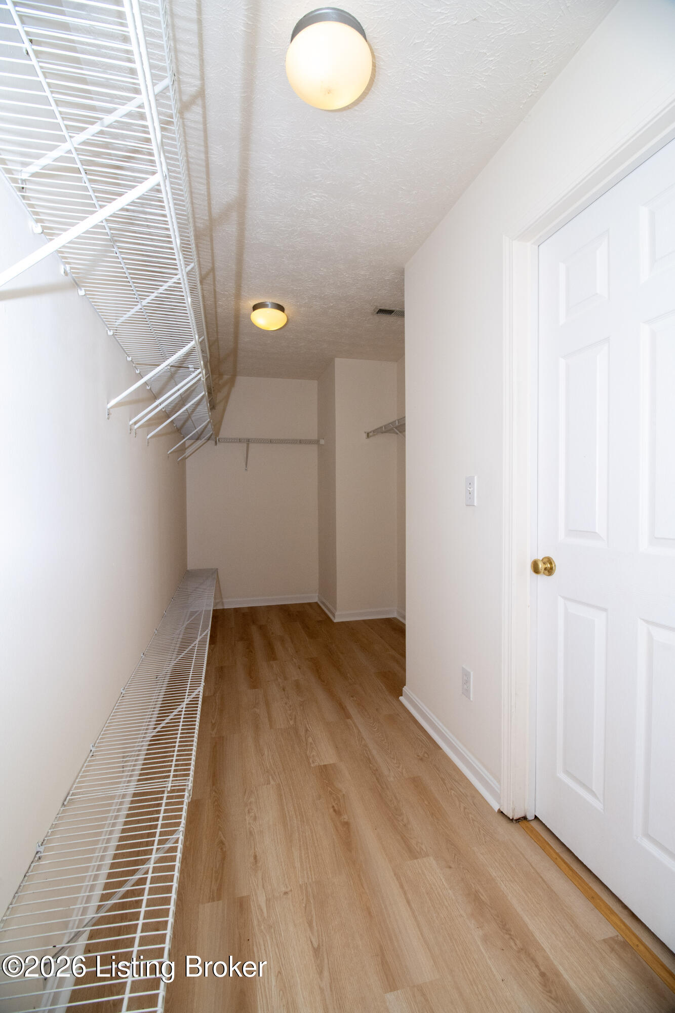 930 Woodland Ridge Cir