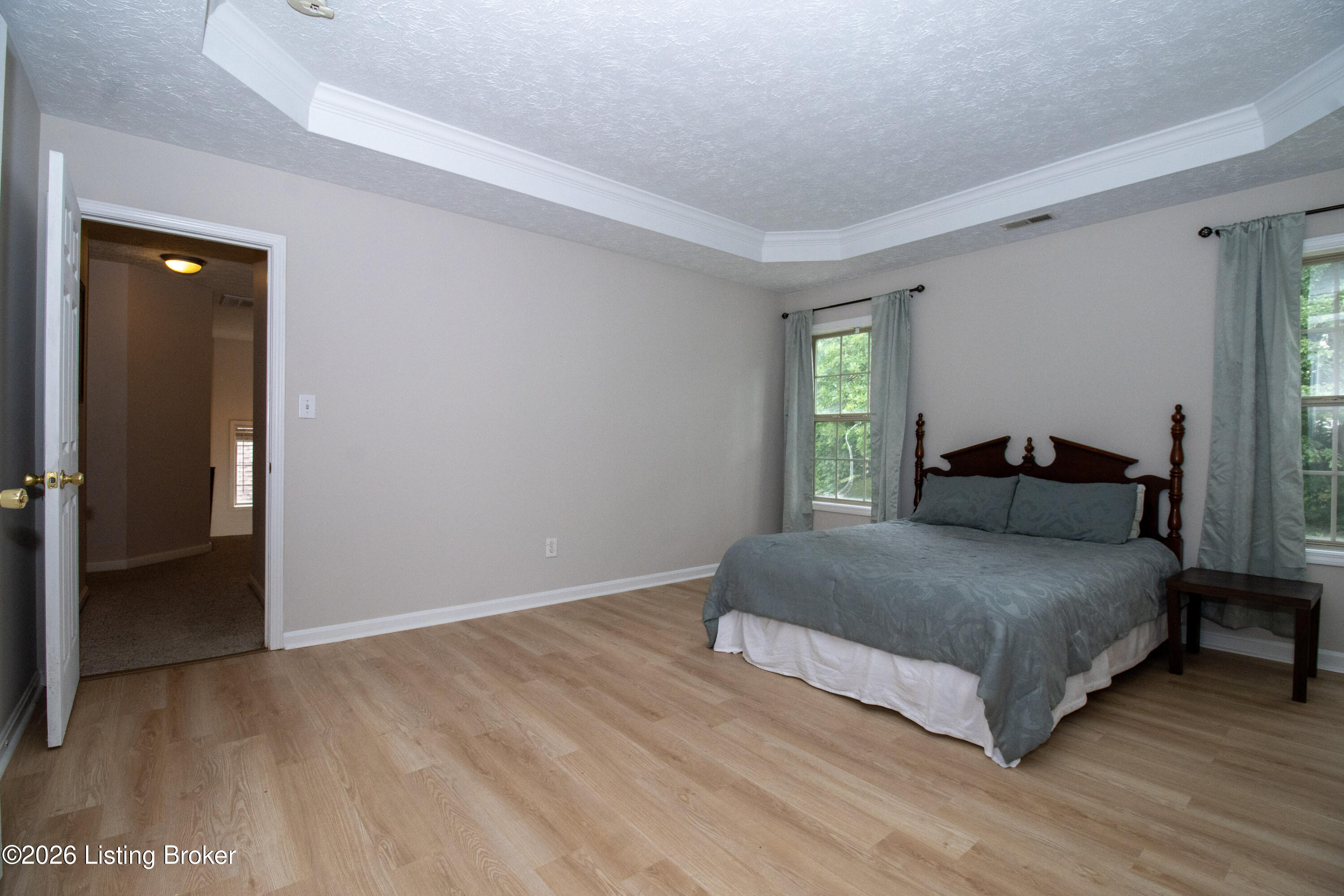 930 Woodland Ridge Cir