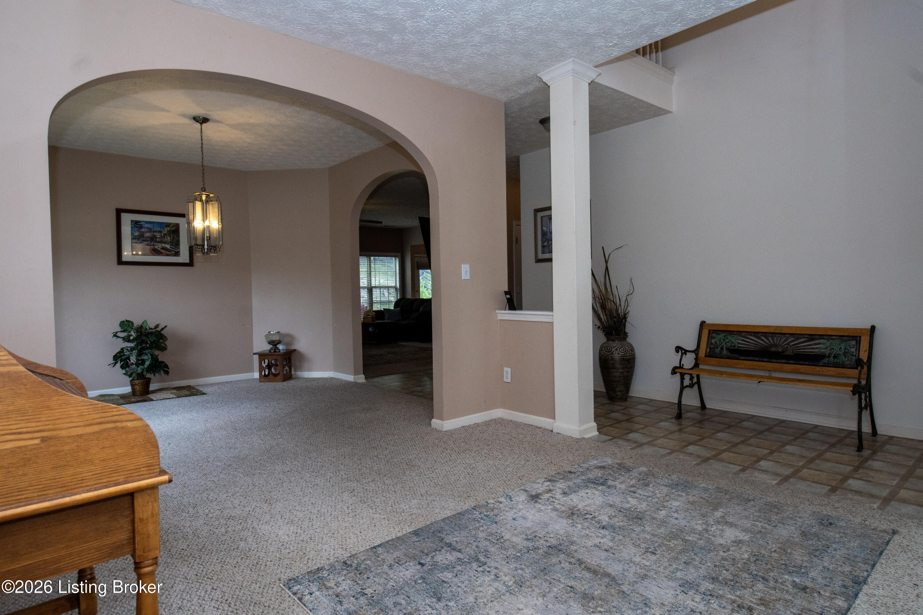 930 Woodland Ridge Cir