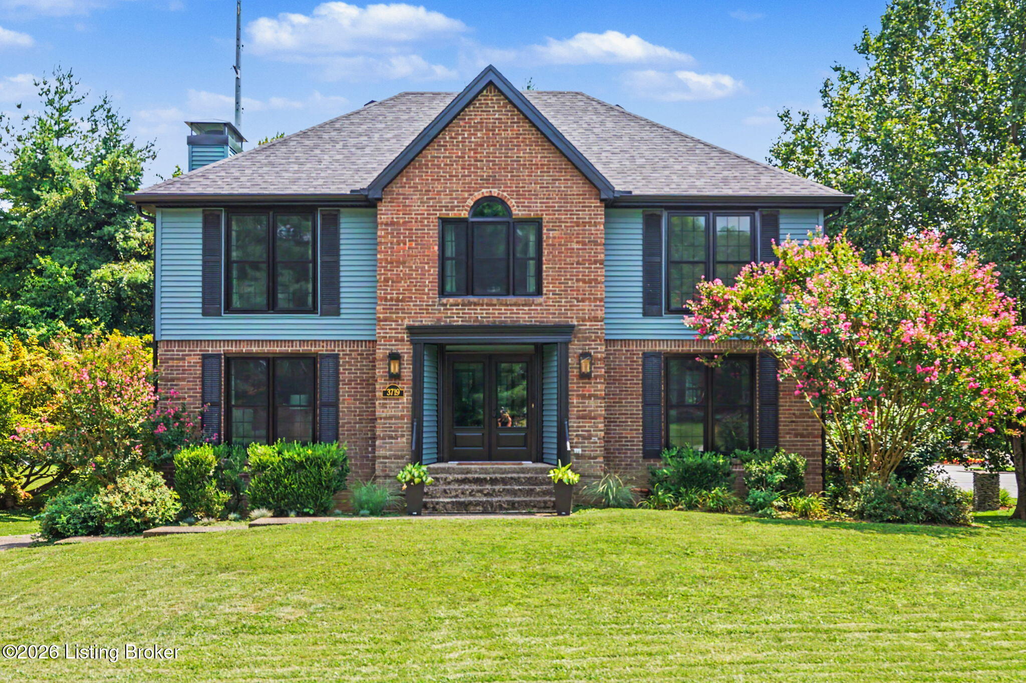 3719 E Locust Cir