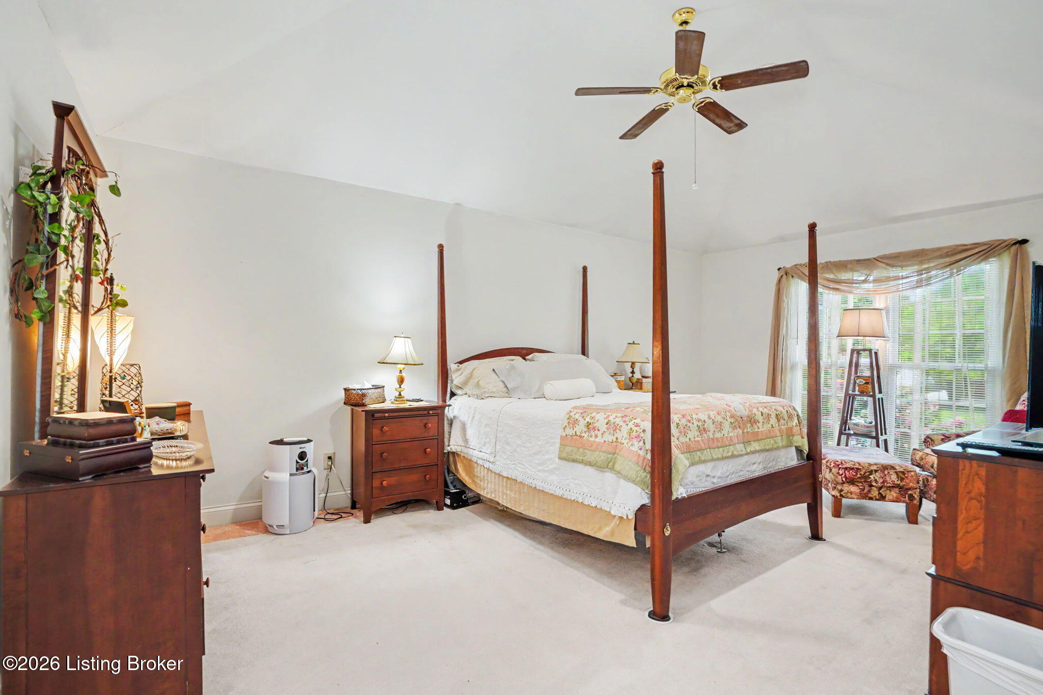 3719 E Locust Cir