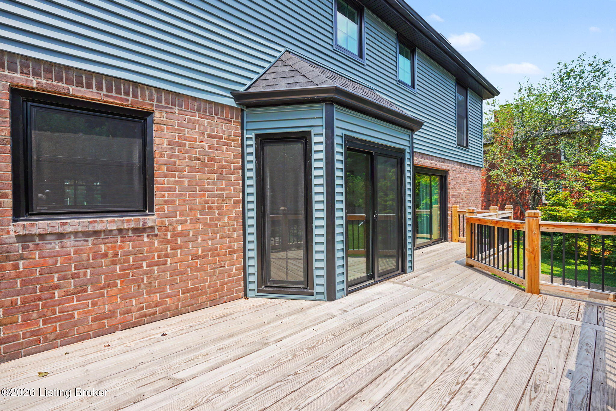 3719 E Locust Cir