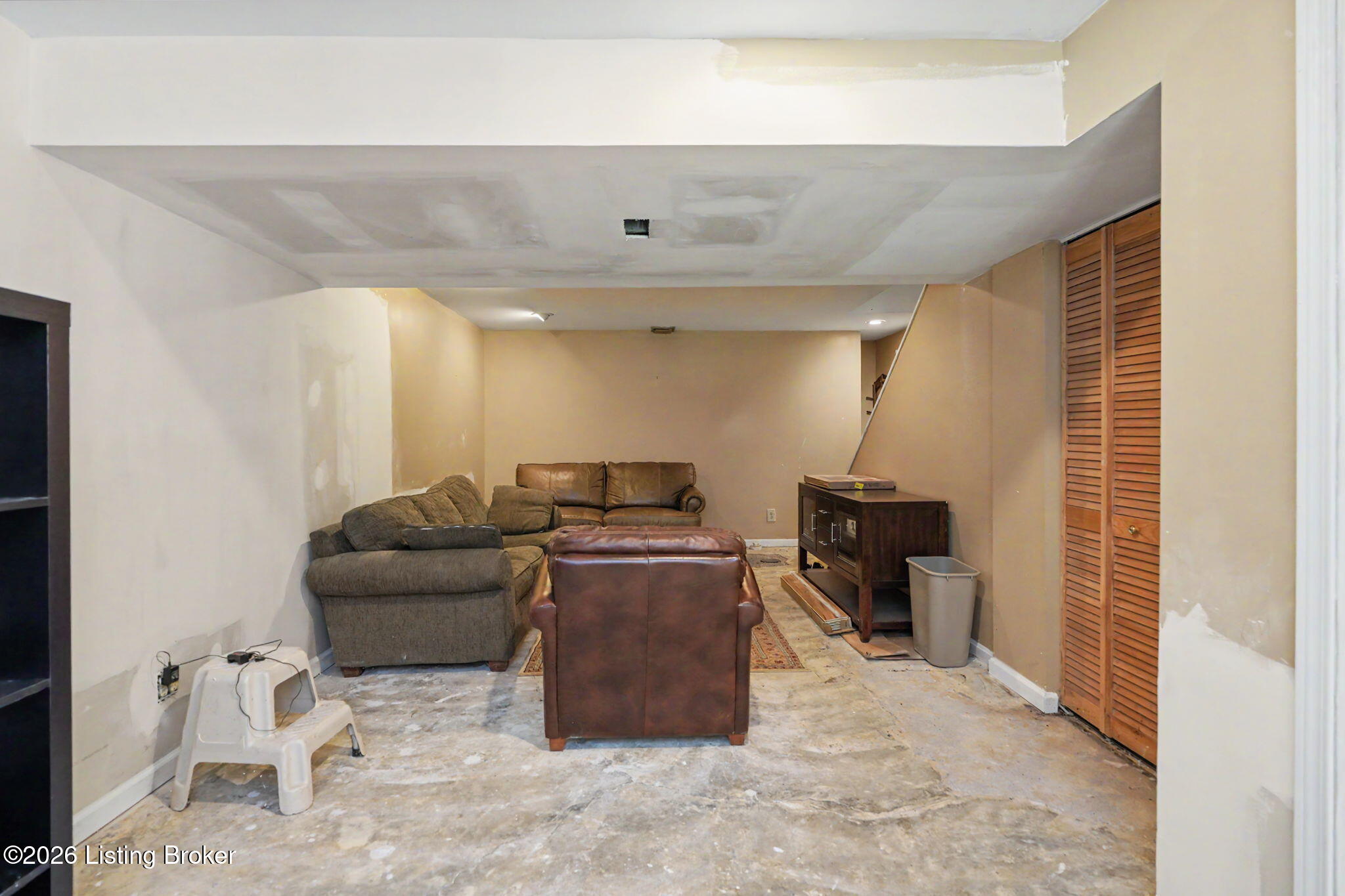 3719 E Locust Cir