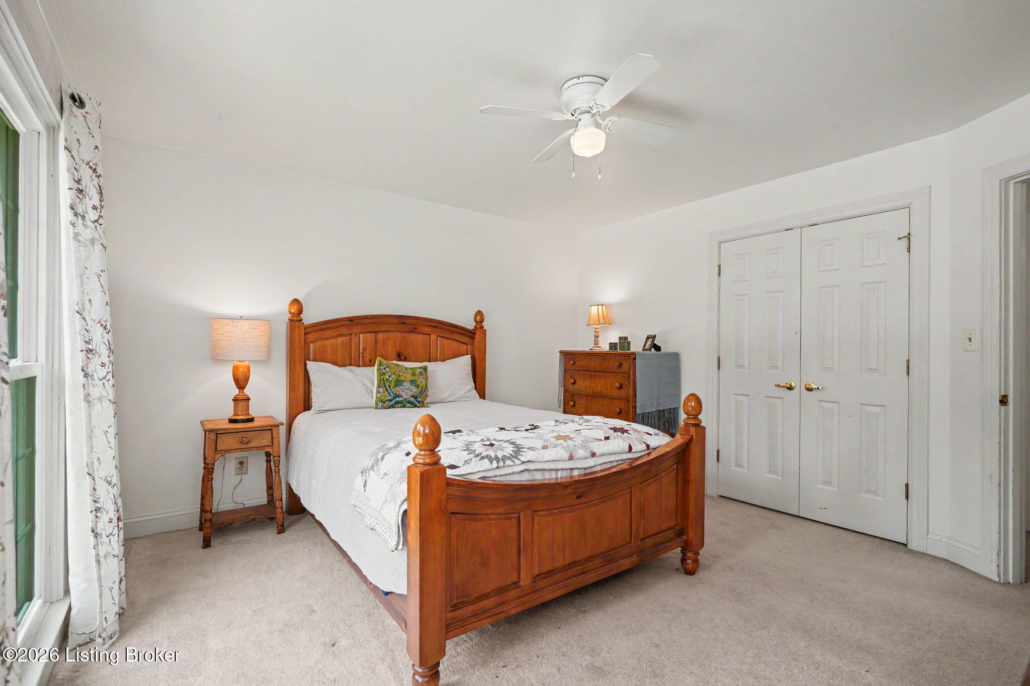 3719 E Locust Cir