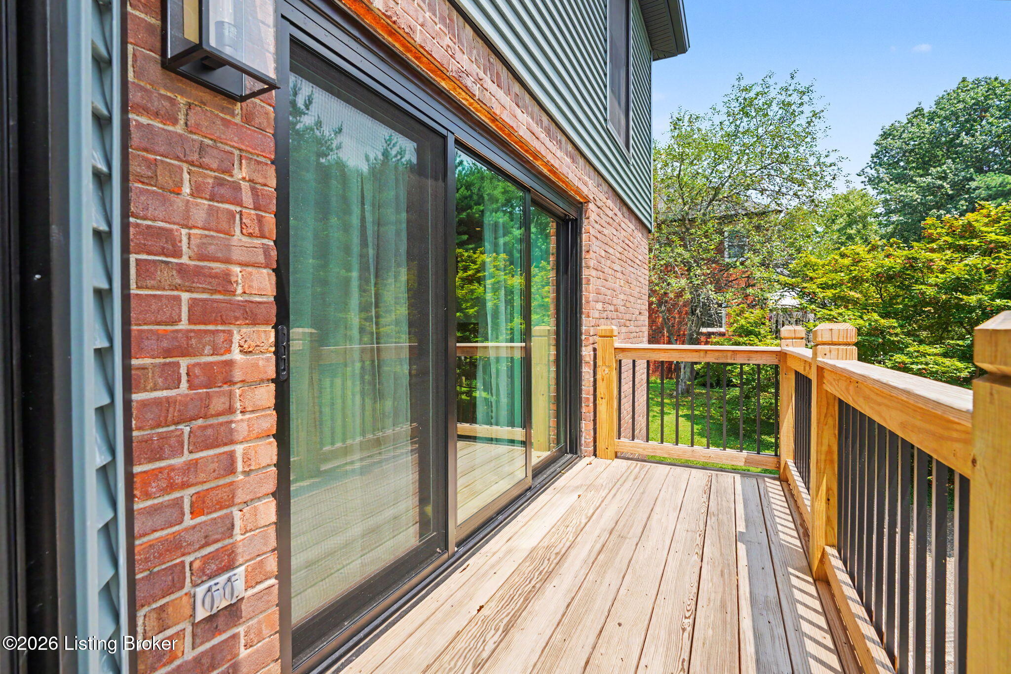 3719 E Locust Cir