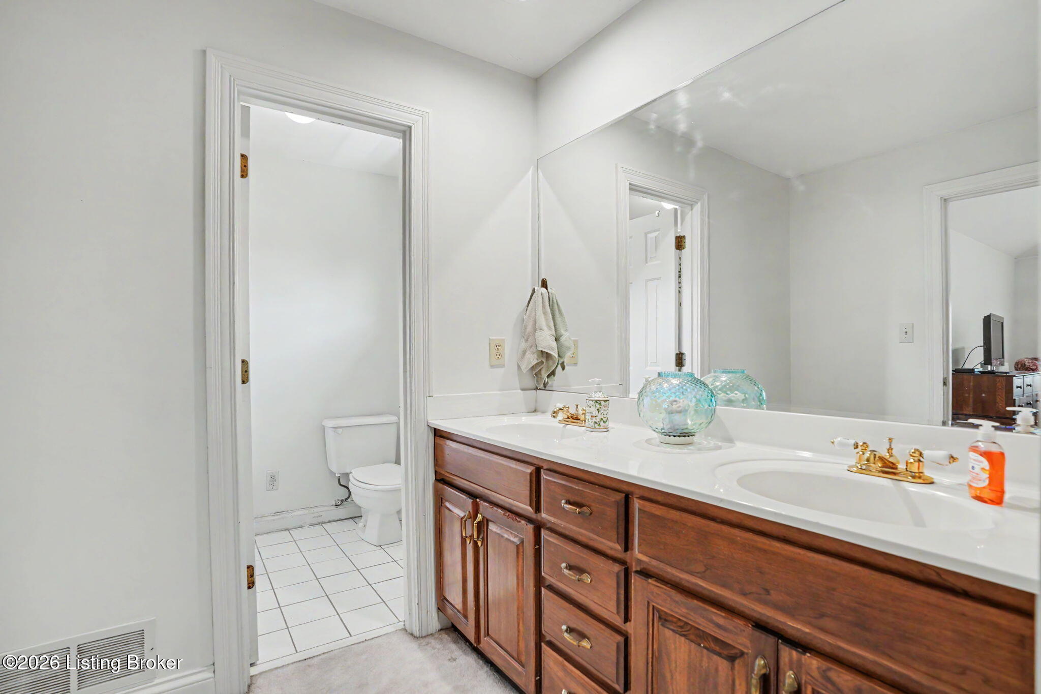 3719 E Locust Cir