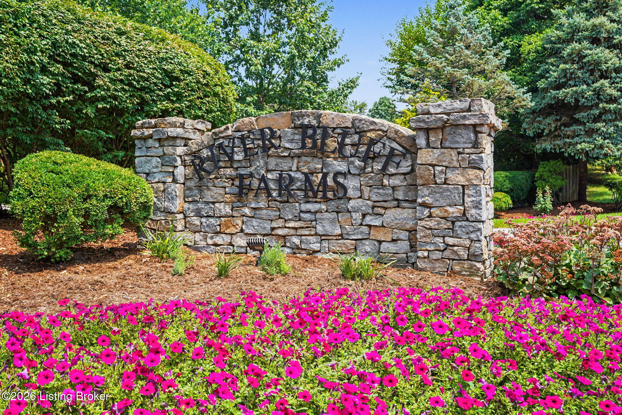 3719 E Locust Cir