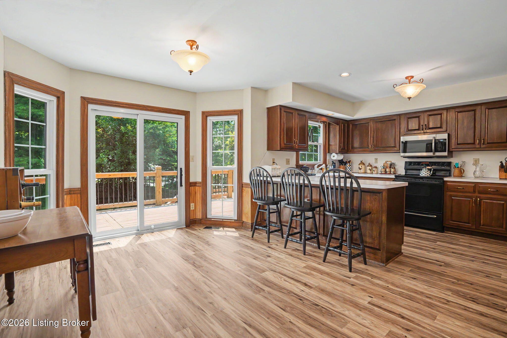 3719 E Locust Cir