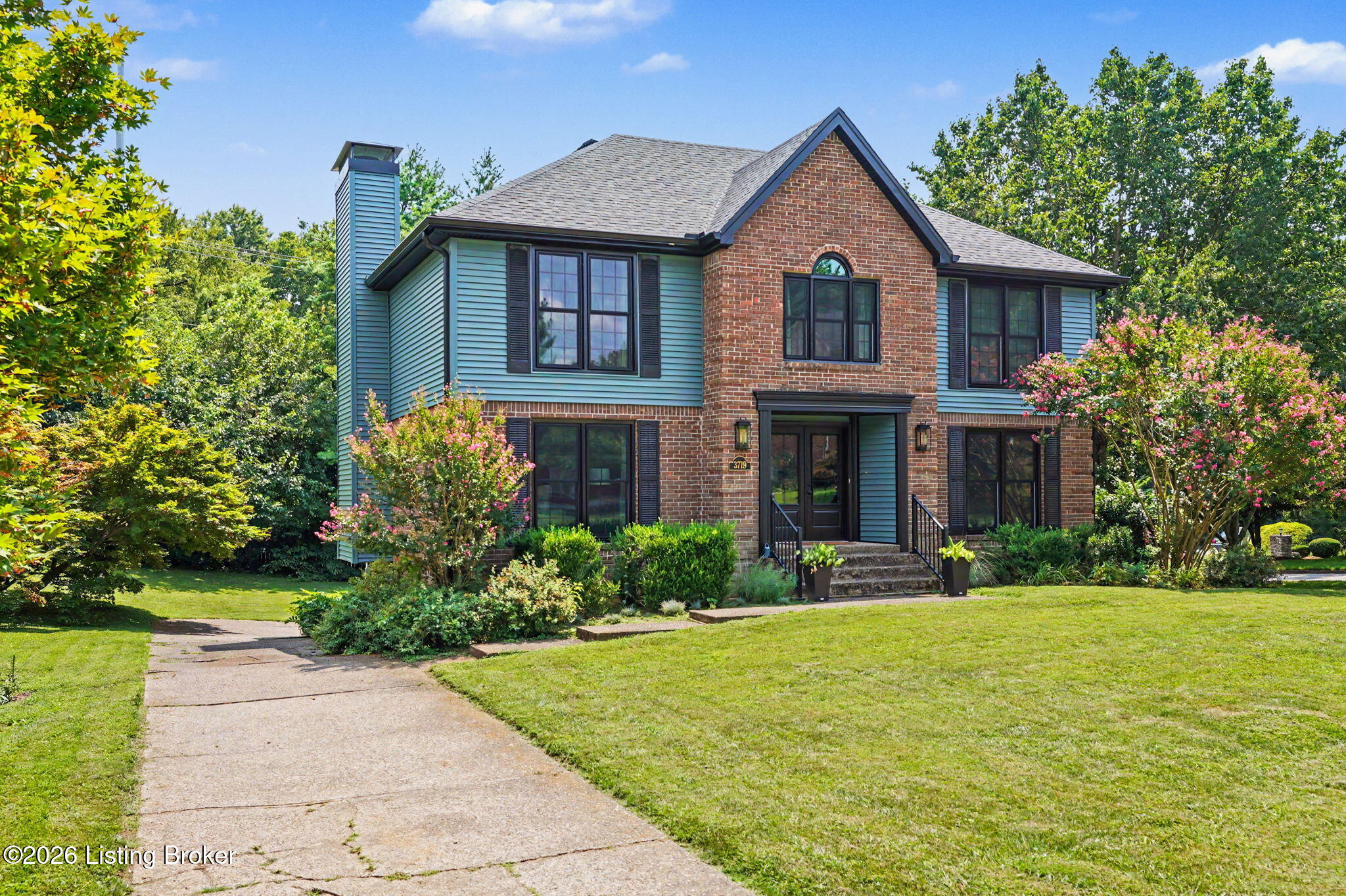3719 E Locust Cir