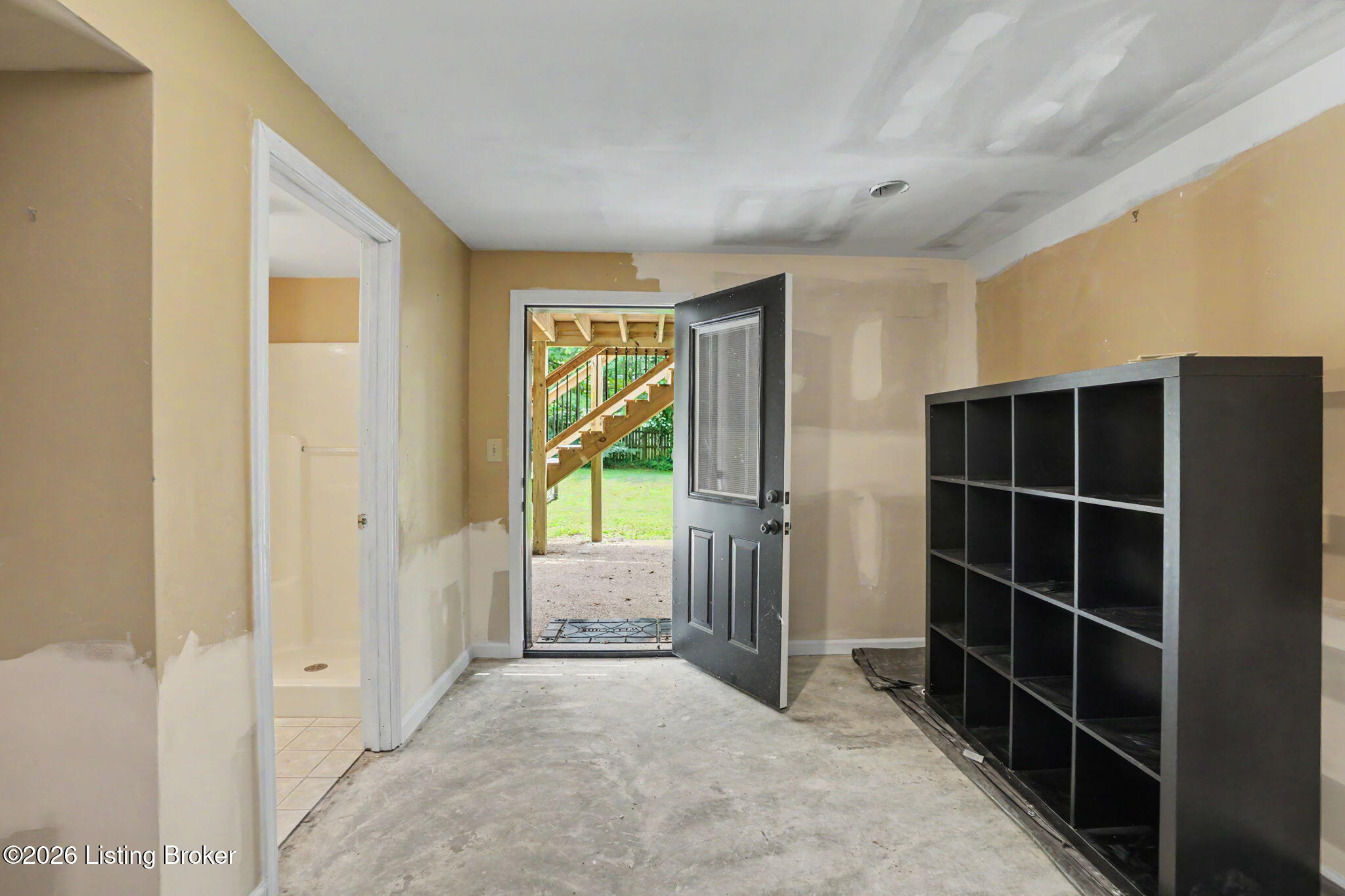 3719 E Locust Cir